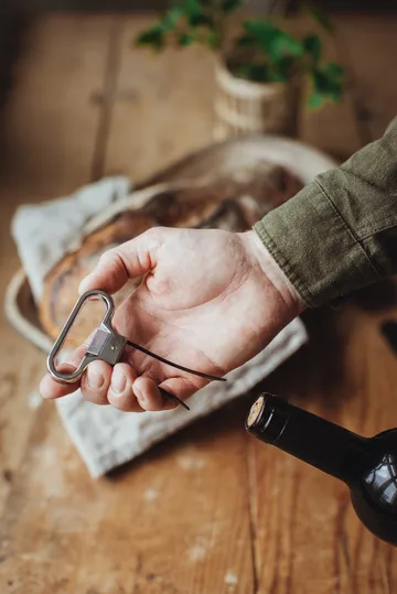 Vale flaskeåbner korktrækker 11x6,4x1 cm - Sort-silver - Dorre