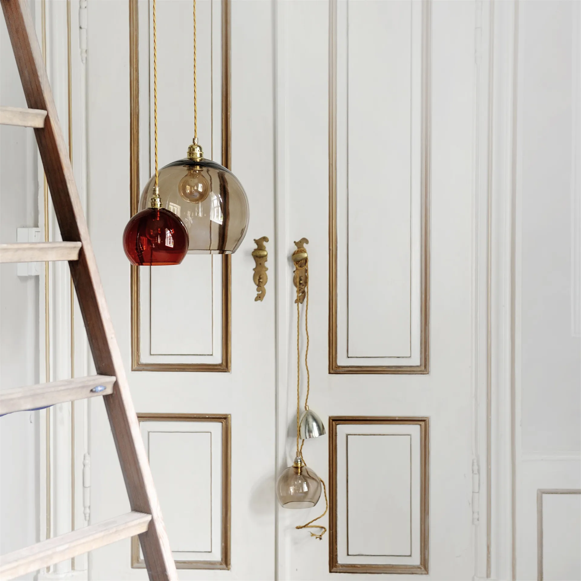 Rowan loftlampe M, Ø 22 cm, chestnut brown EBB & FLOW