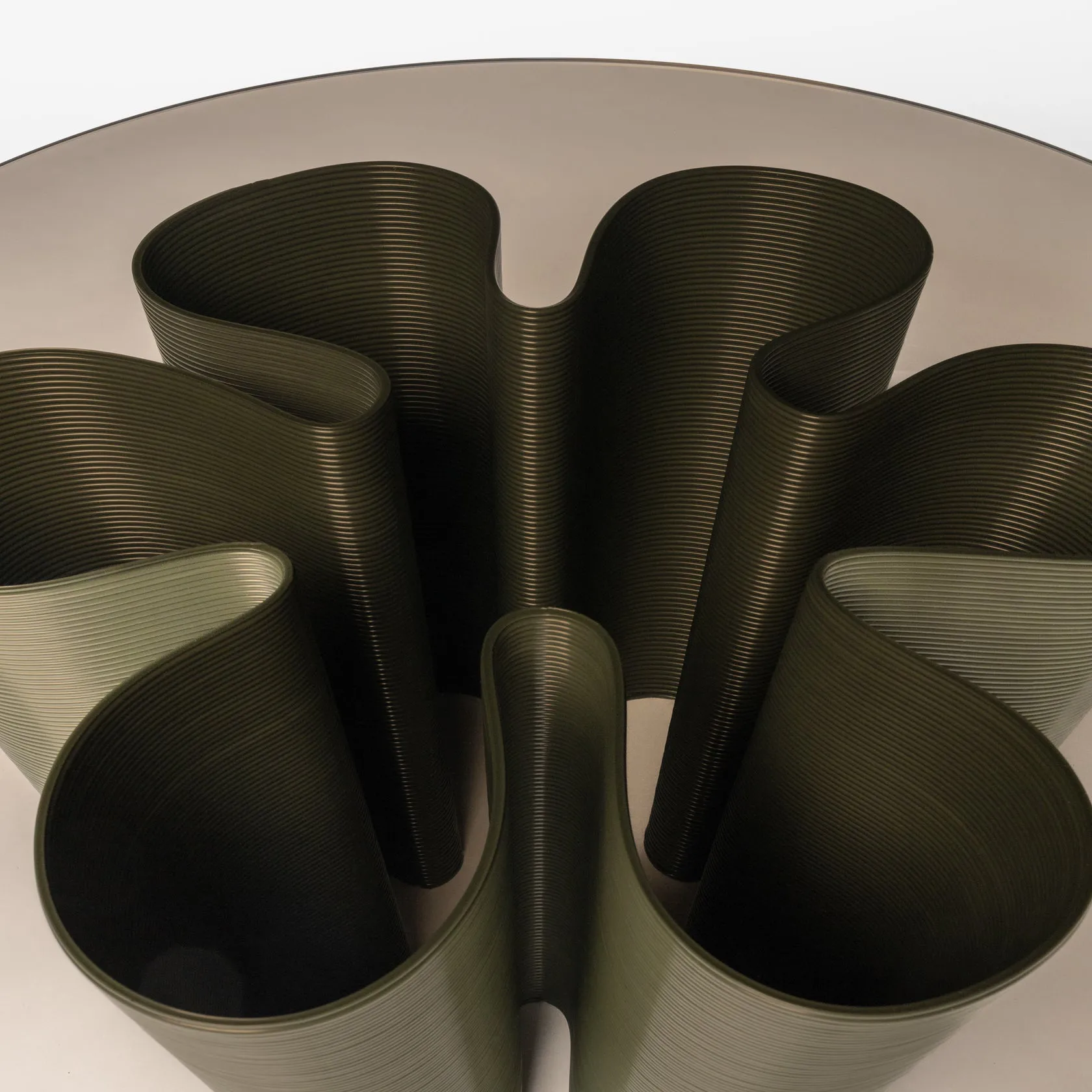 Anemone sofabord Ø110 cm, Olive Ekbacken Studios