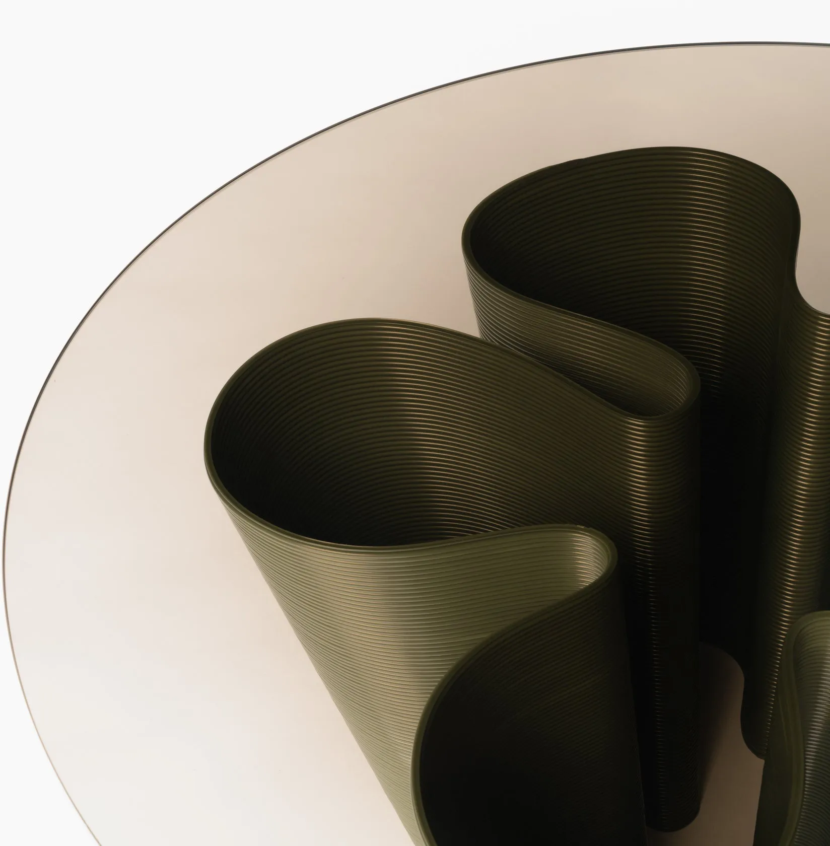 Anemone sofabord Ø110 cm, Olive Ekbacken Studios