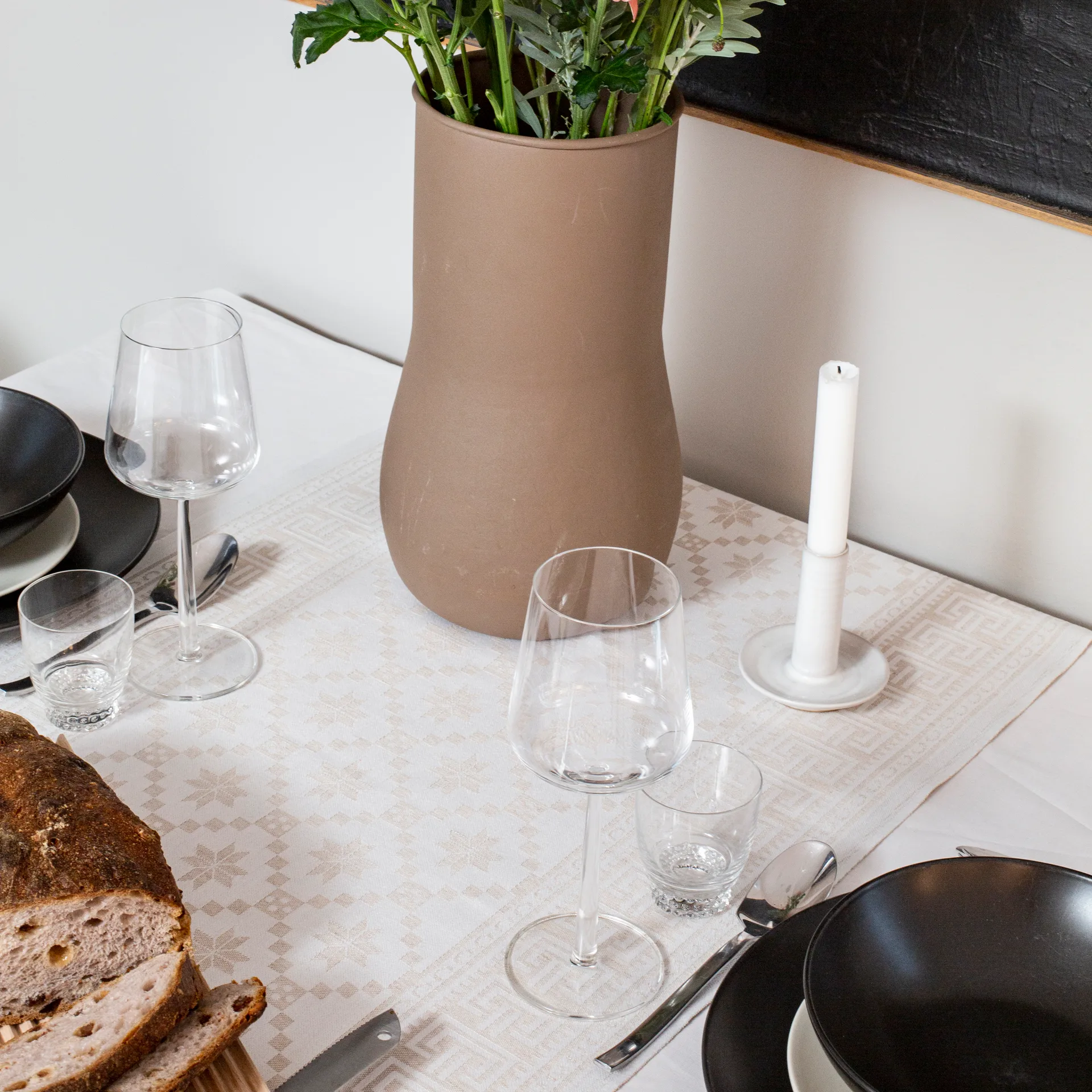 Åttebladrose bordløber 50x150 cm, Beige Ekelund Linneväveri