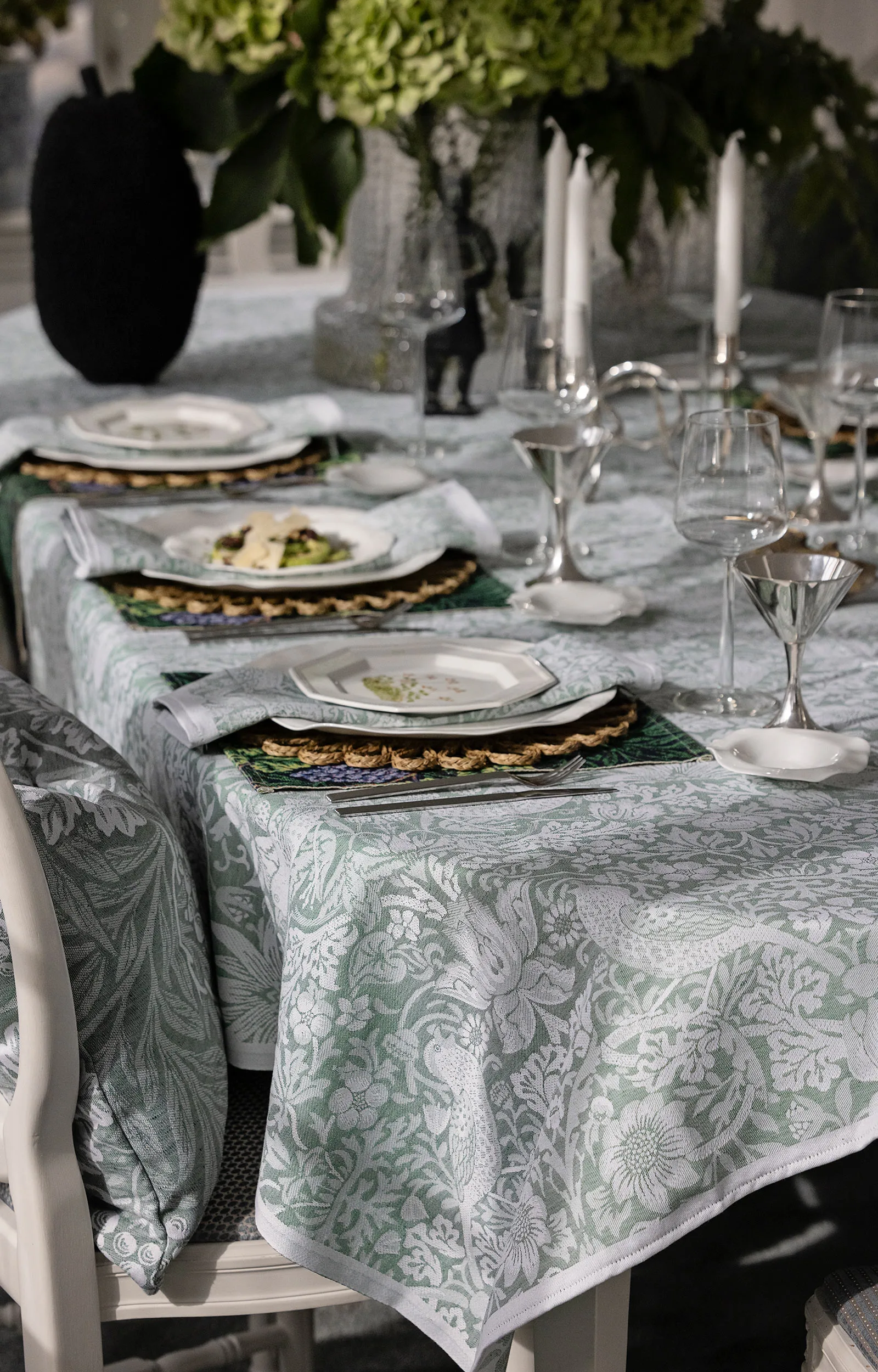 Strawberry Thief dug 150x250 cm, Grøn Ekelund Linneväveri