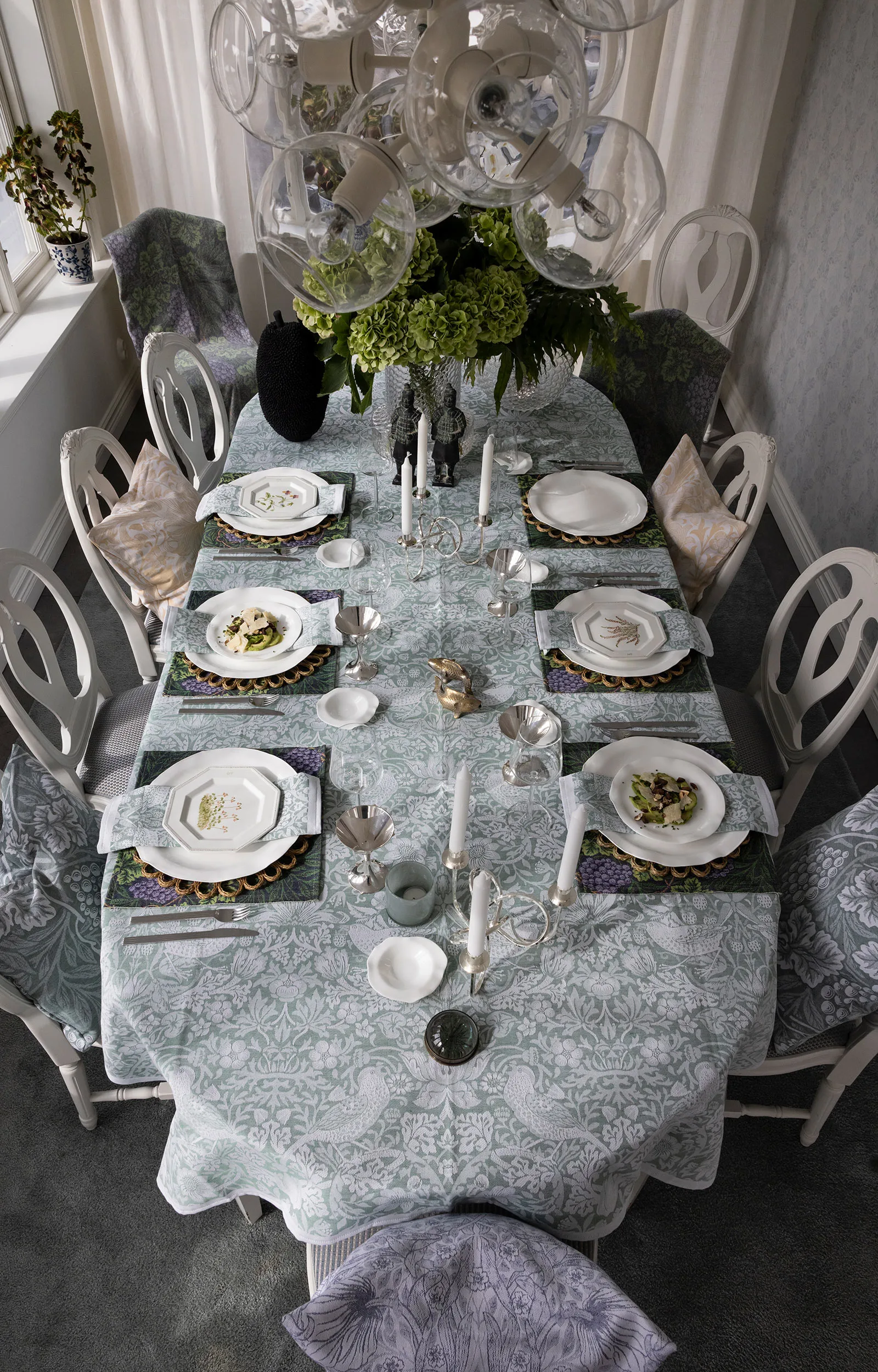 Strawberry Thief dug 150x250 cm, Grøn Ekelund Linneväveri