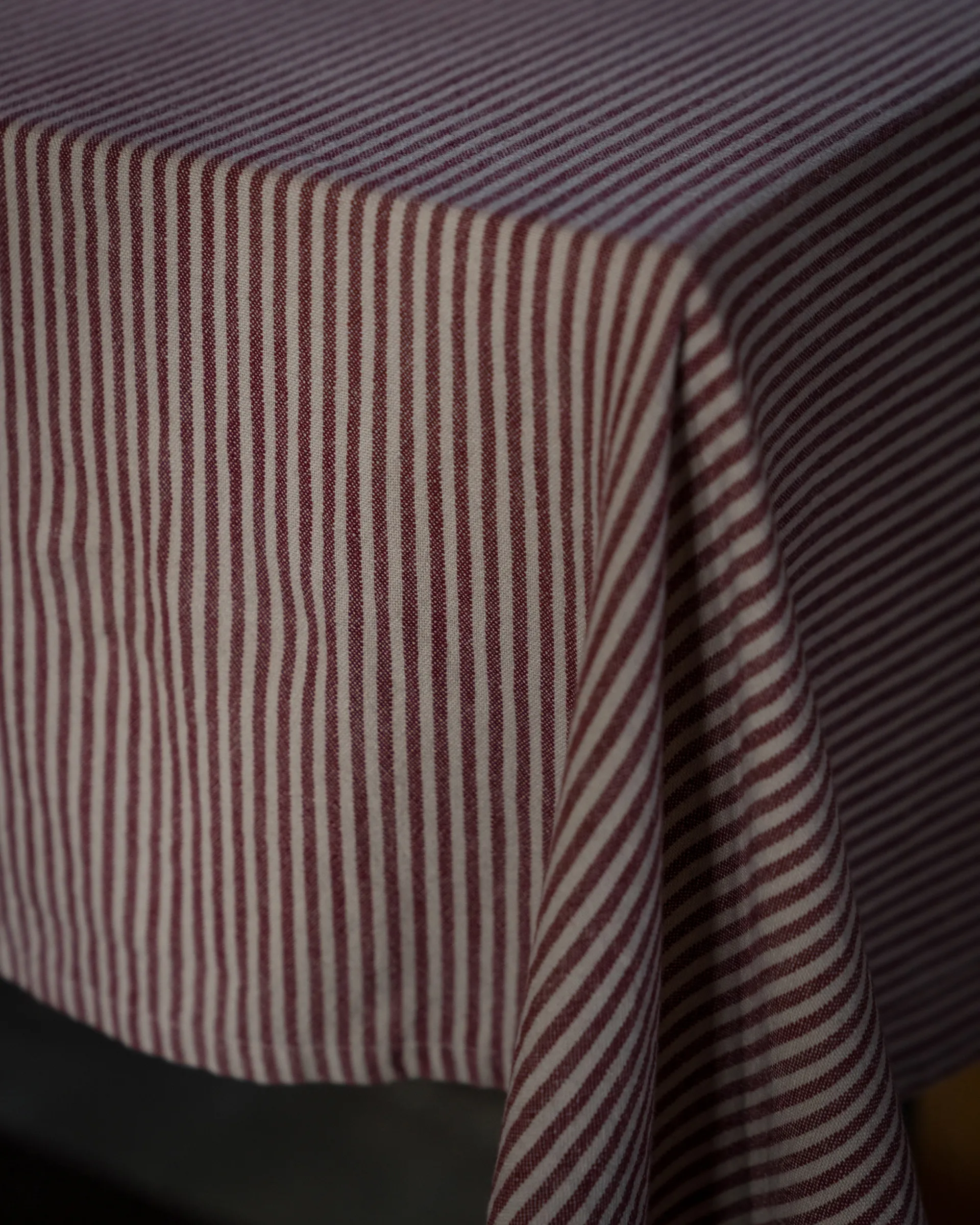 Ernst borddug smalle striber 145x300 cm, Rød-beige ERNST