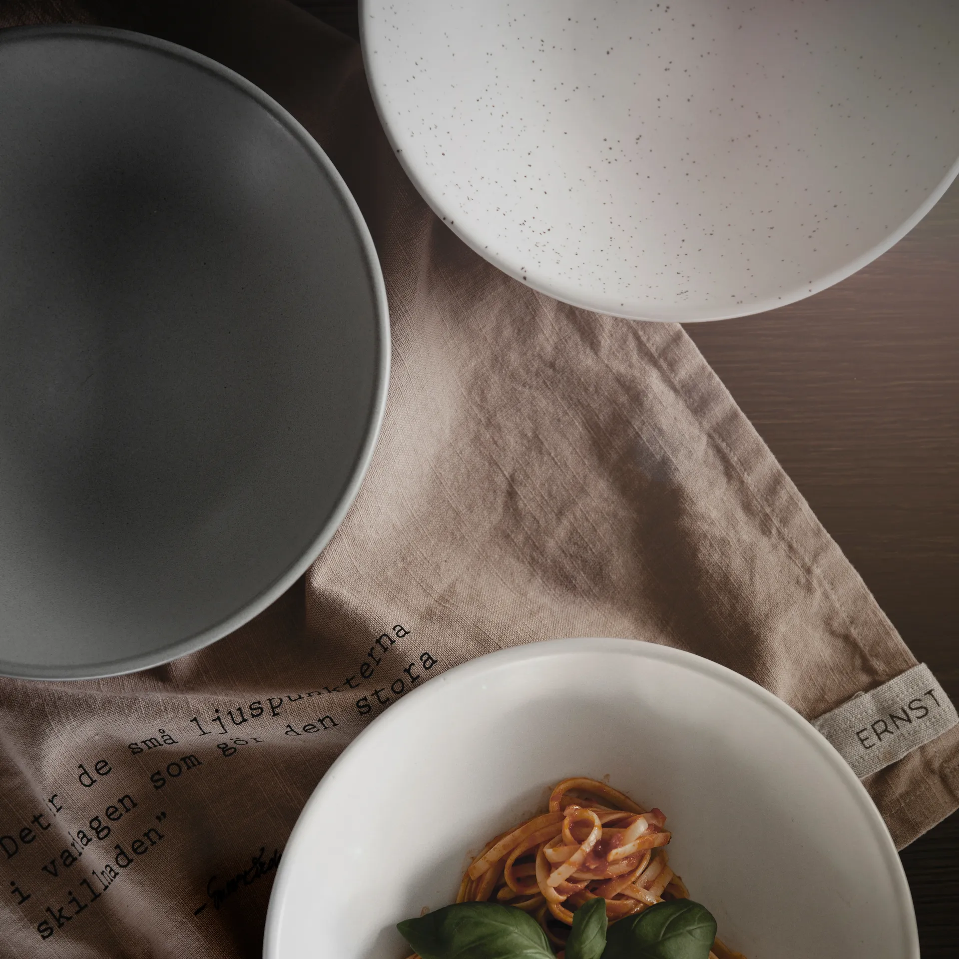 Ernst dyb tallerken 22 cm, Grå ERNST