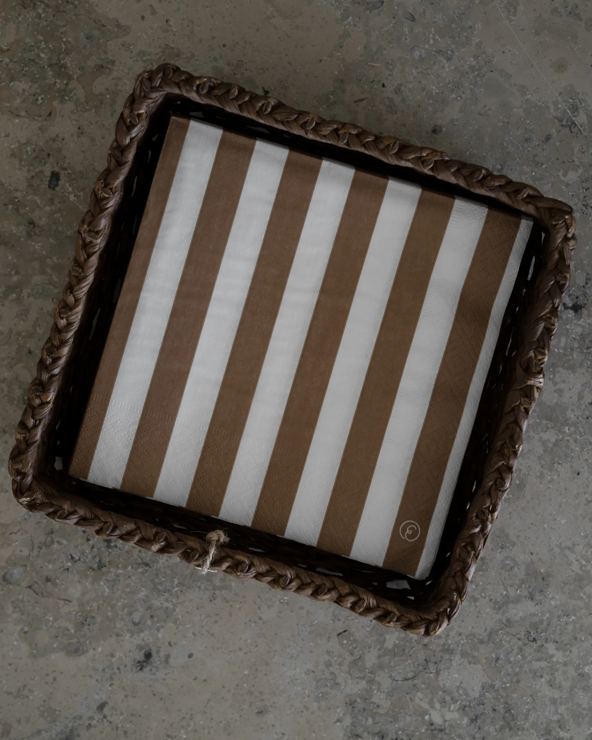 Ernst kurv 2 dele, Mørkebrun ERNST