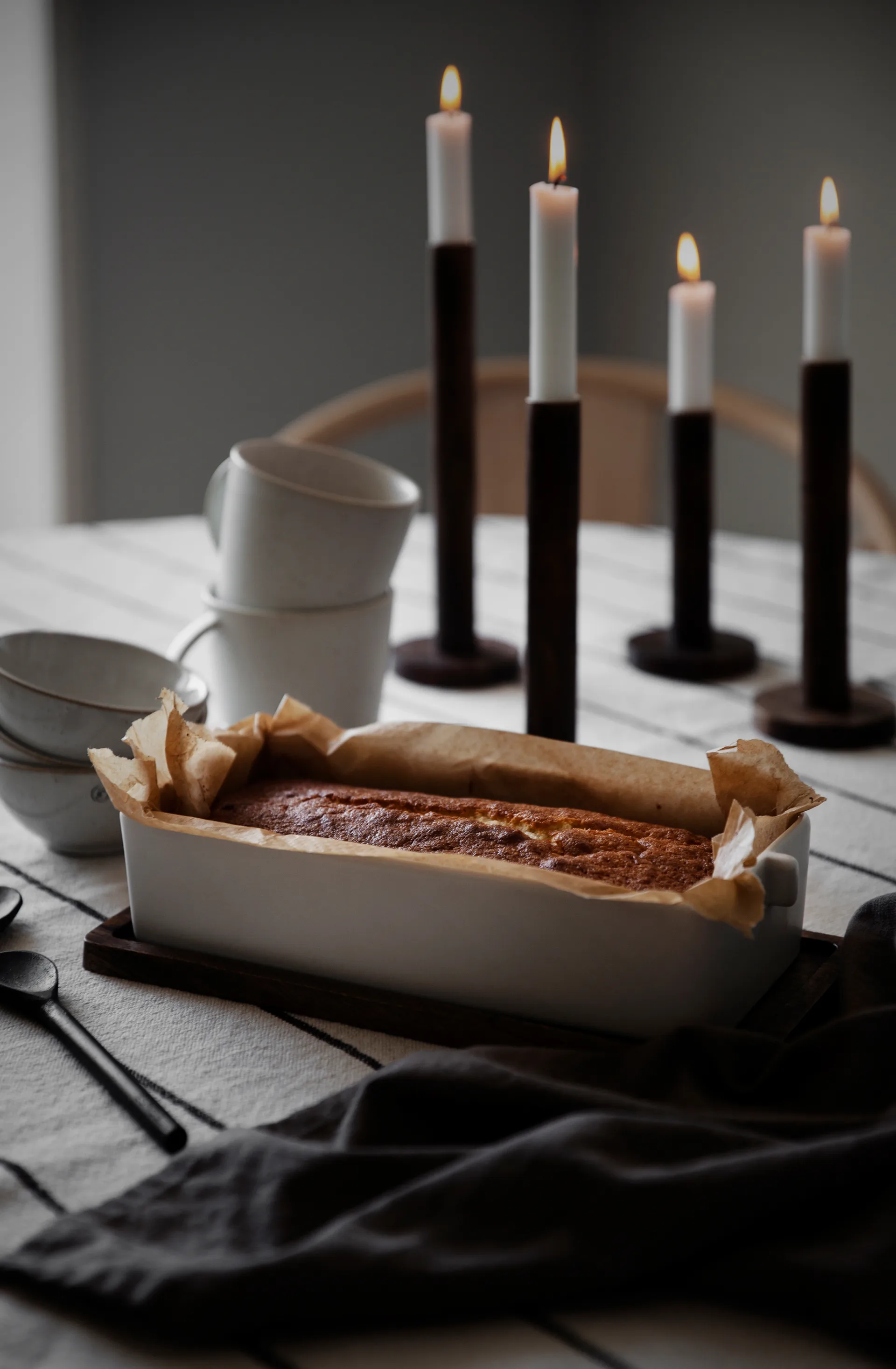 Ernst lysestage i træ 20 cm, Mørkebrun ERNST