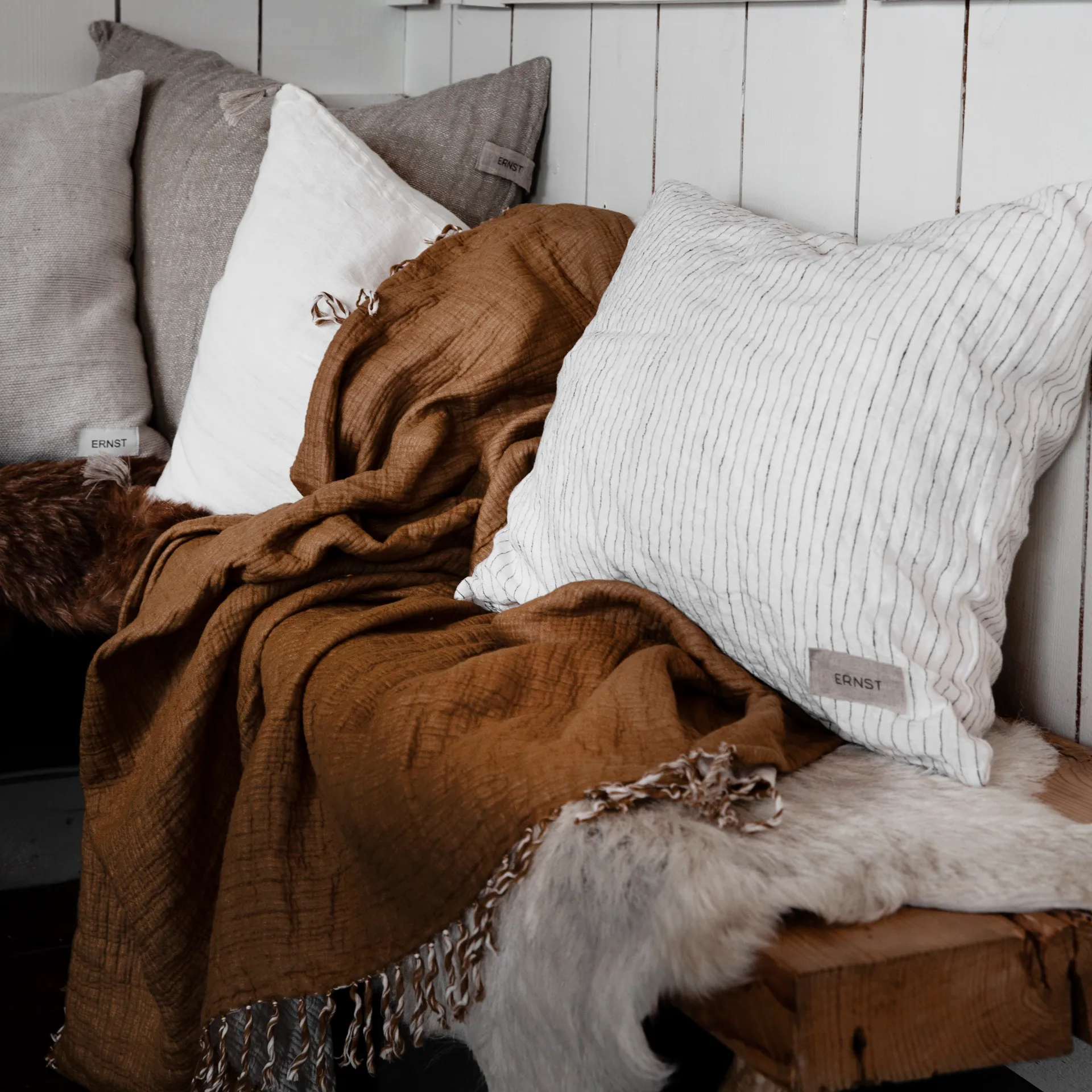 Ernst pudebetræk stribet 50x60 cm, Hvid-sort ERNST