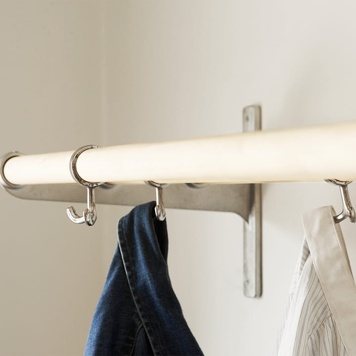Nostalgi knagerække, messing, hvidt stel Essem Design