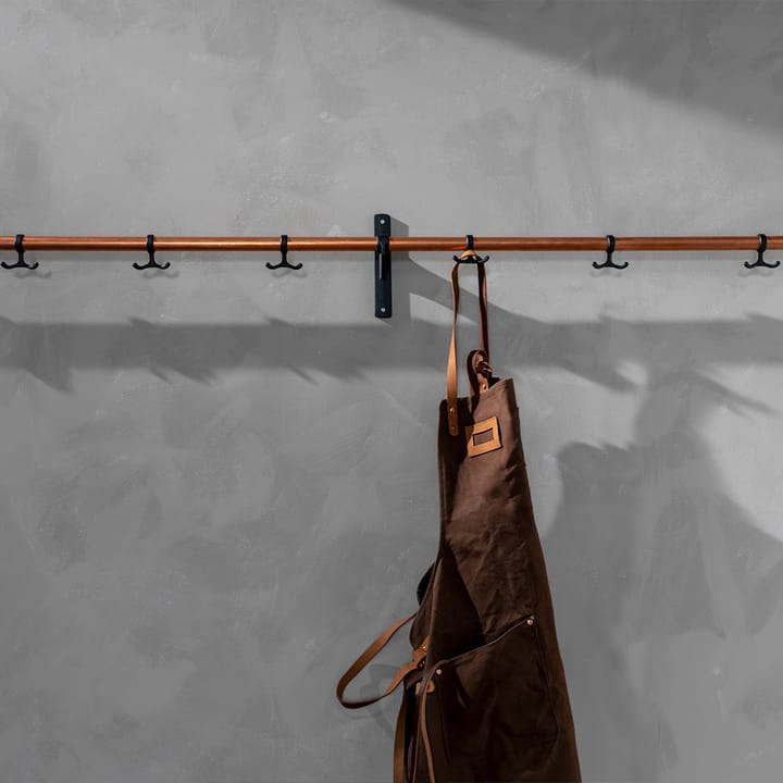 Nostalgi knagerække, valnød, stel i aluminium Essem Design