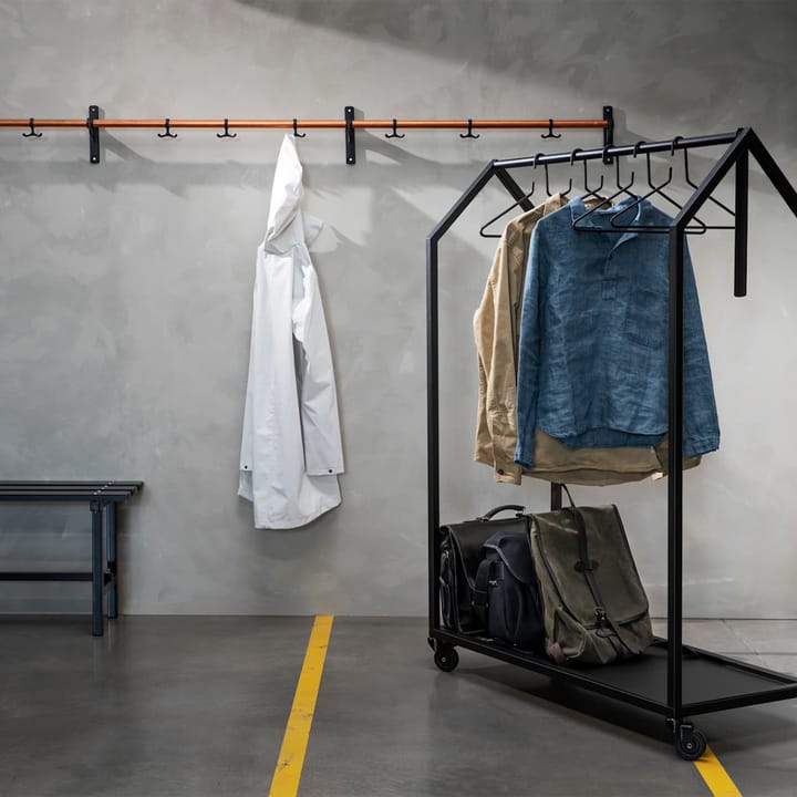 Nostalgi knagerække, valnød, stel i aluminium Essem Design