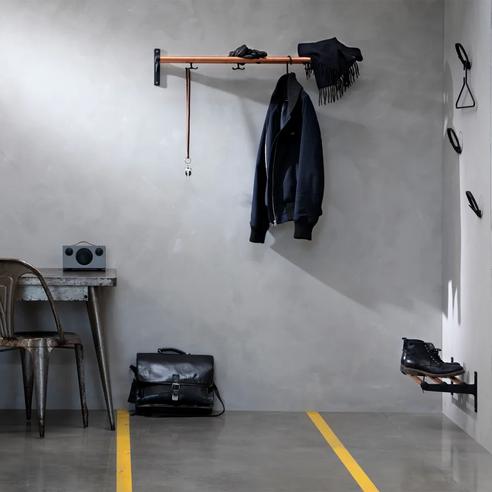 Nostalgi sko- eller hattehylde, aluminium, sort understel Essem Design