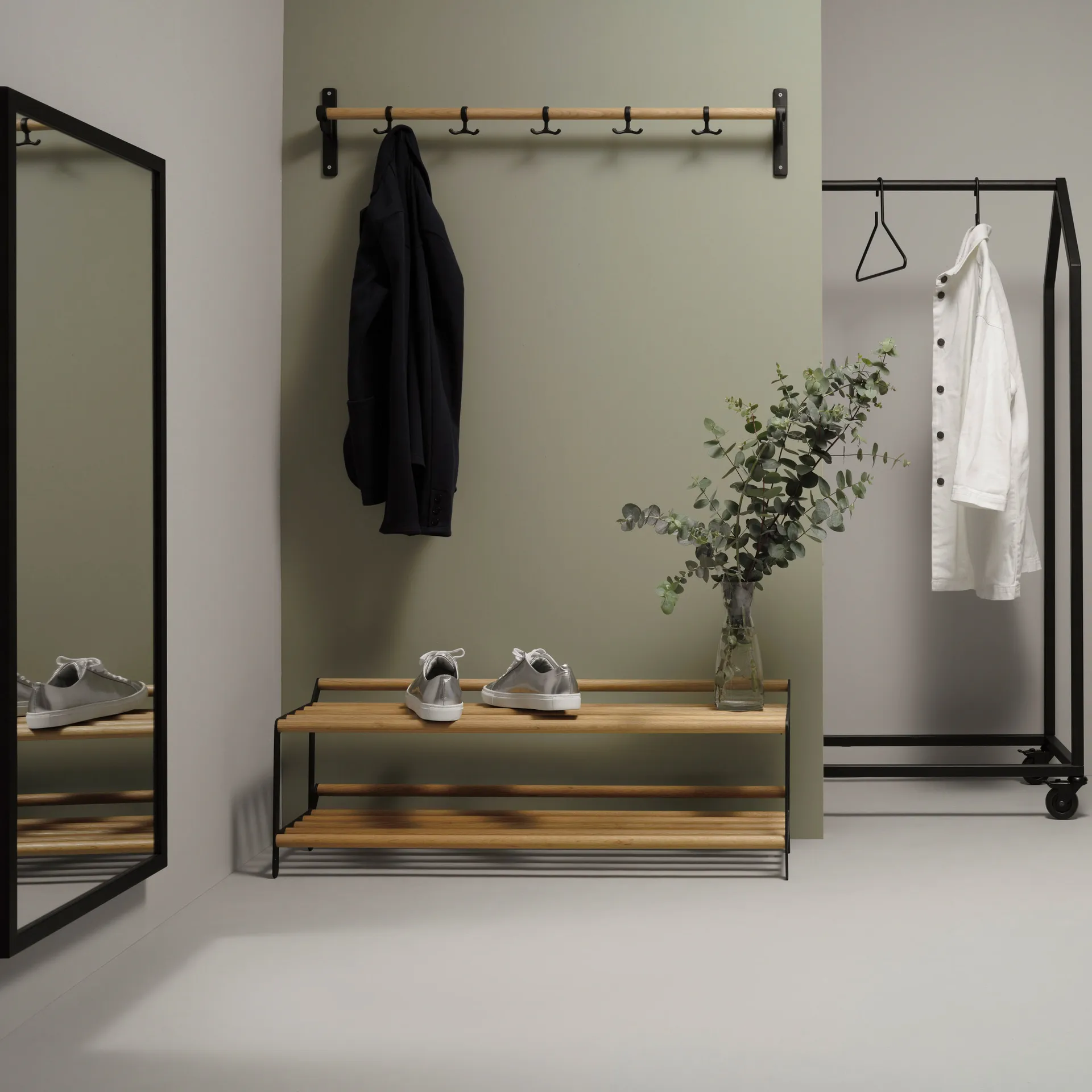 Tamburin skohylde 60 cm, Eg/Sort Essem Design