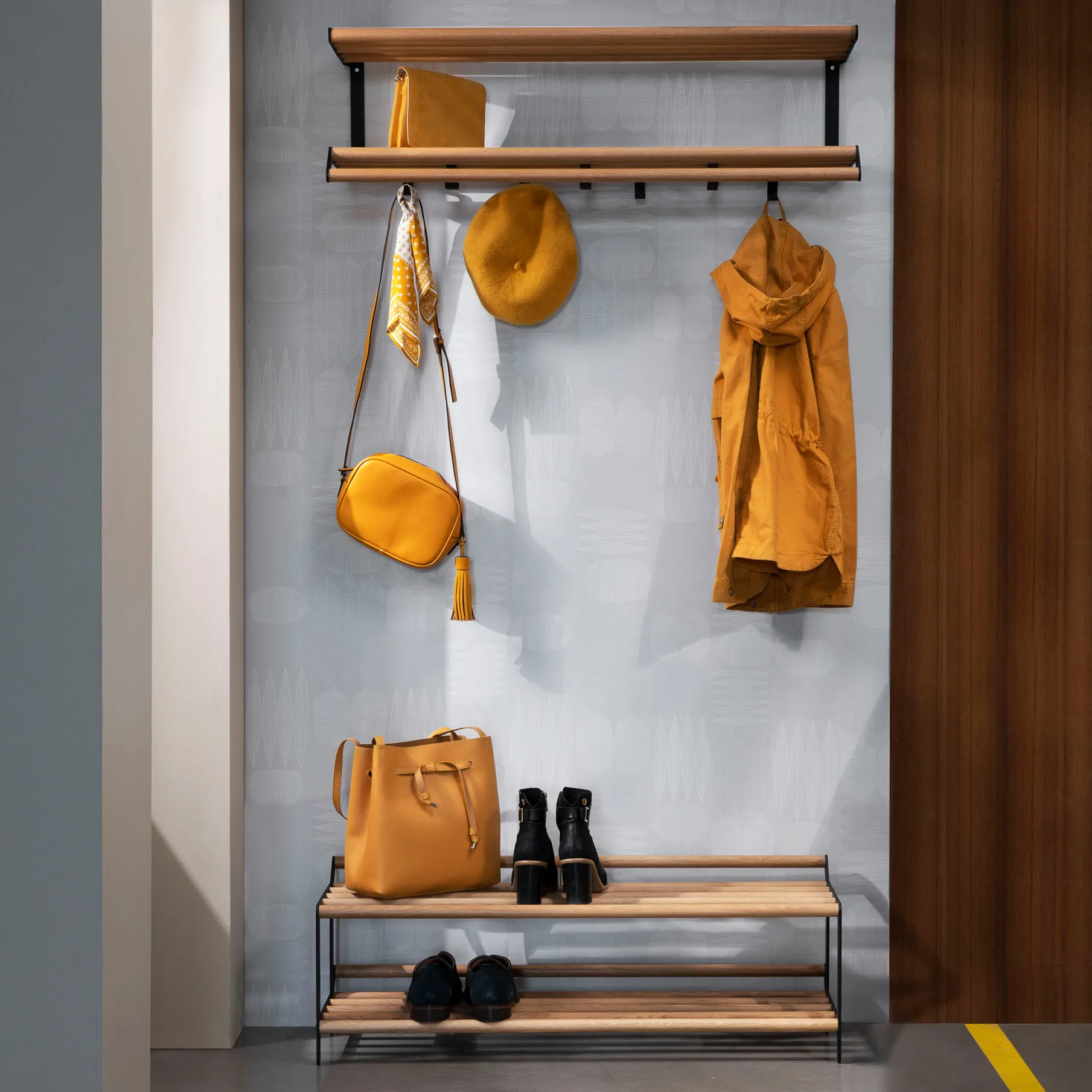 Tamburin skohylde 60 cm, Eg/Sort Essem Design