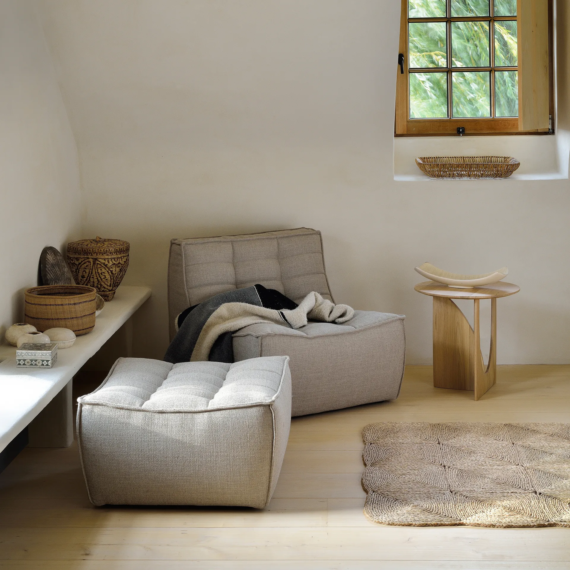 N701 lænestol, Stof beige Ethnicraft