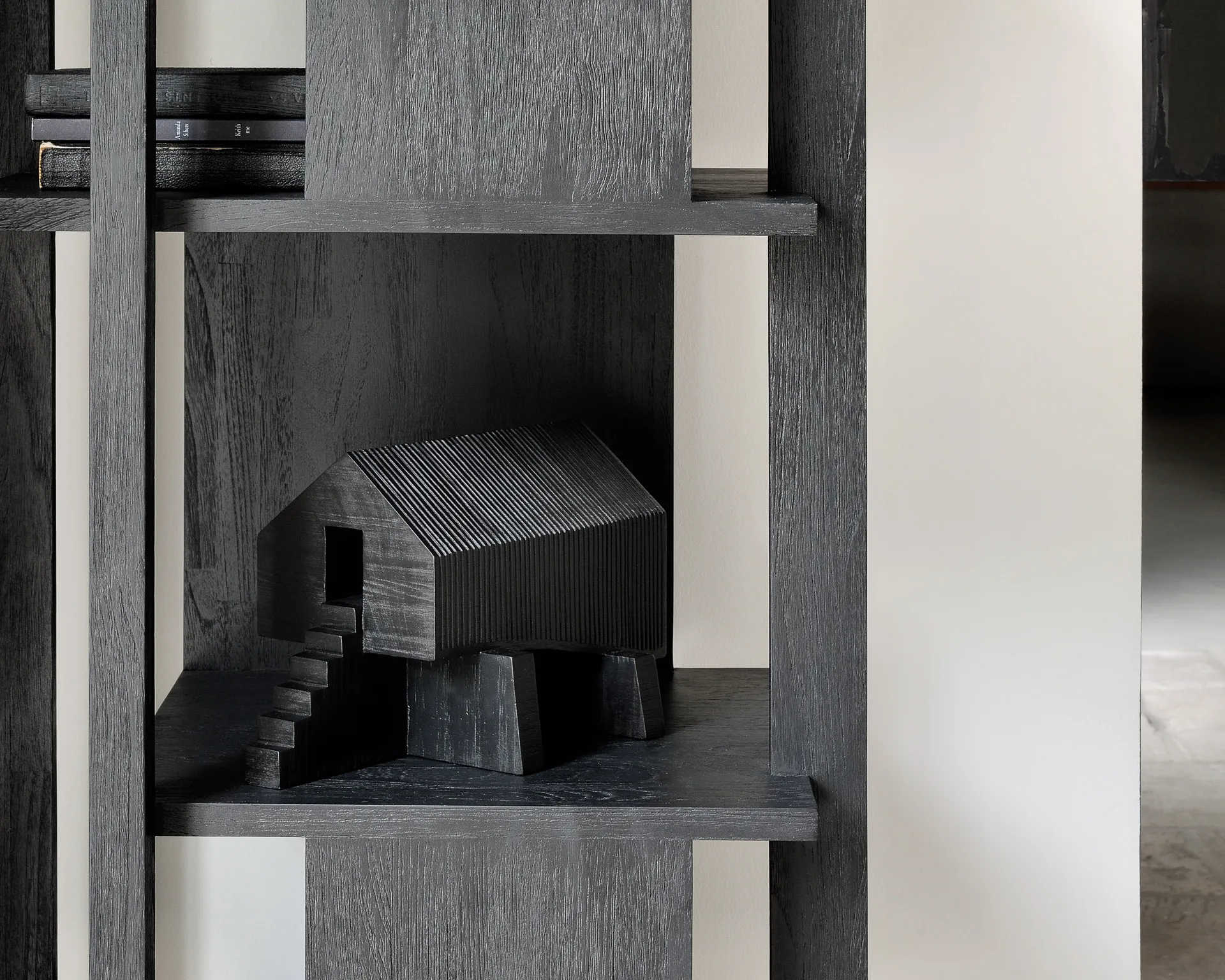 Stilt house objekt, Mahogany black Ethnicraft