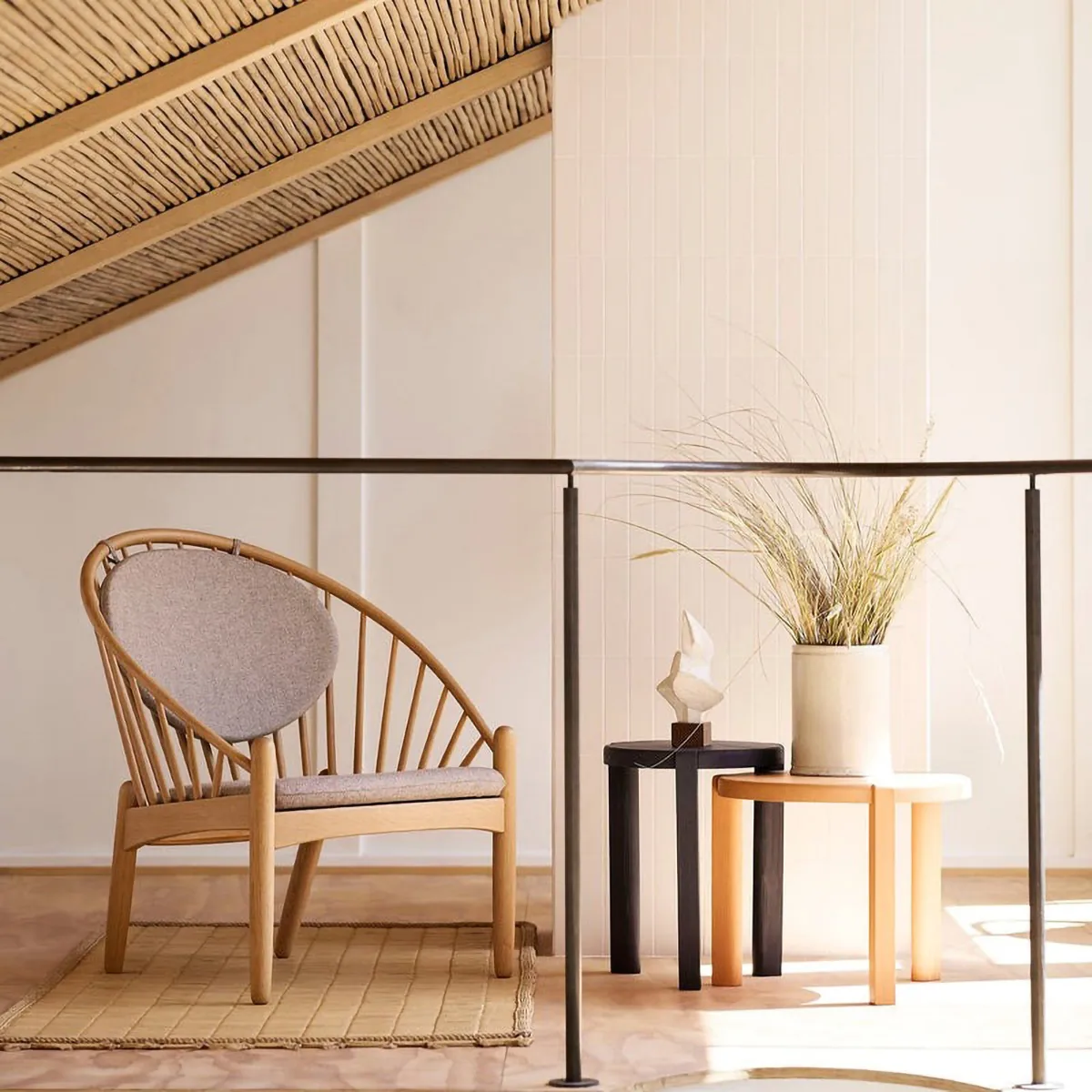 D108 Ragnesminde sidebord Ø35 cm, Midnight blue FDB Møbler