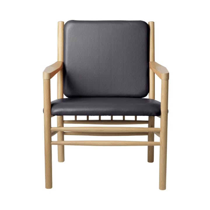 J147 Lænestol - Oak nature lacquered-black leather - FDB Møbler