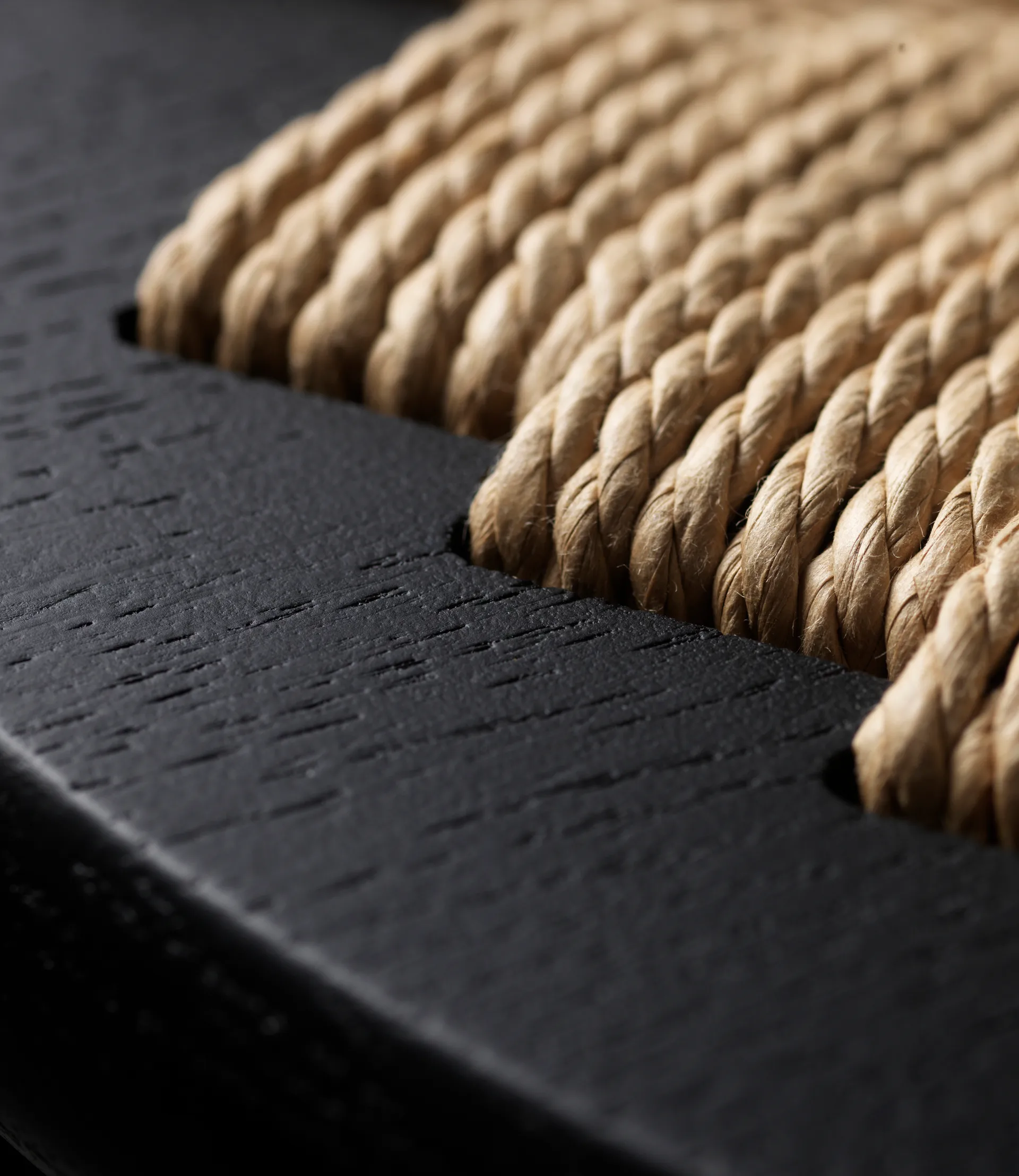 J165C Counter Round barstol, Oak black painted-nature FDB Møbler