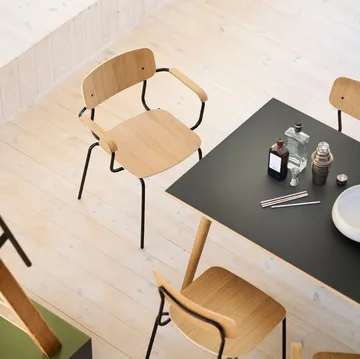 J183 Holmen karmstol 4-pak - Oak veneer-black legs - FDB Møbler