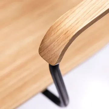 J183 Holmen karmstol - Oak veneer-black legs - FDB Møbler