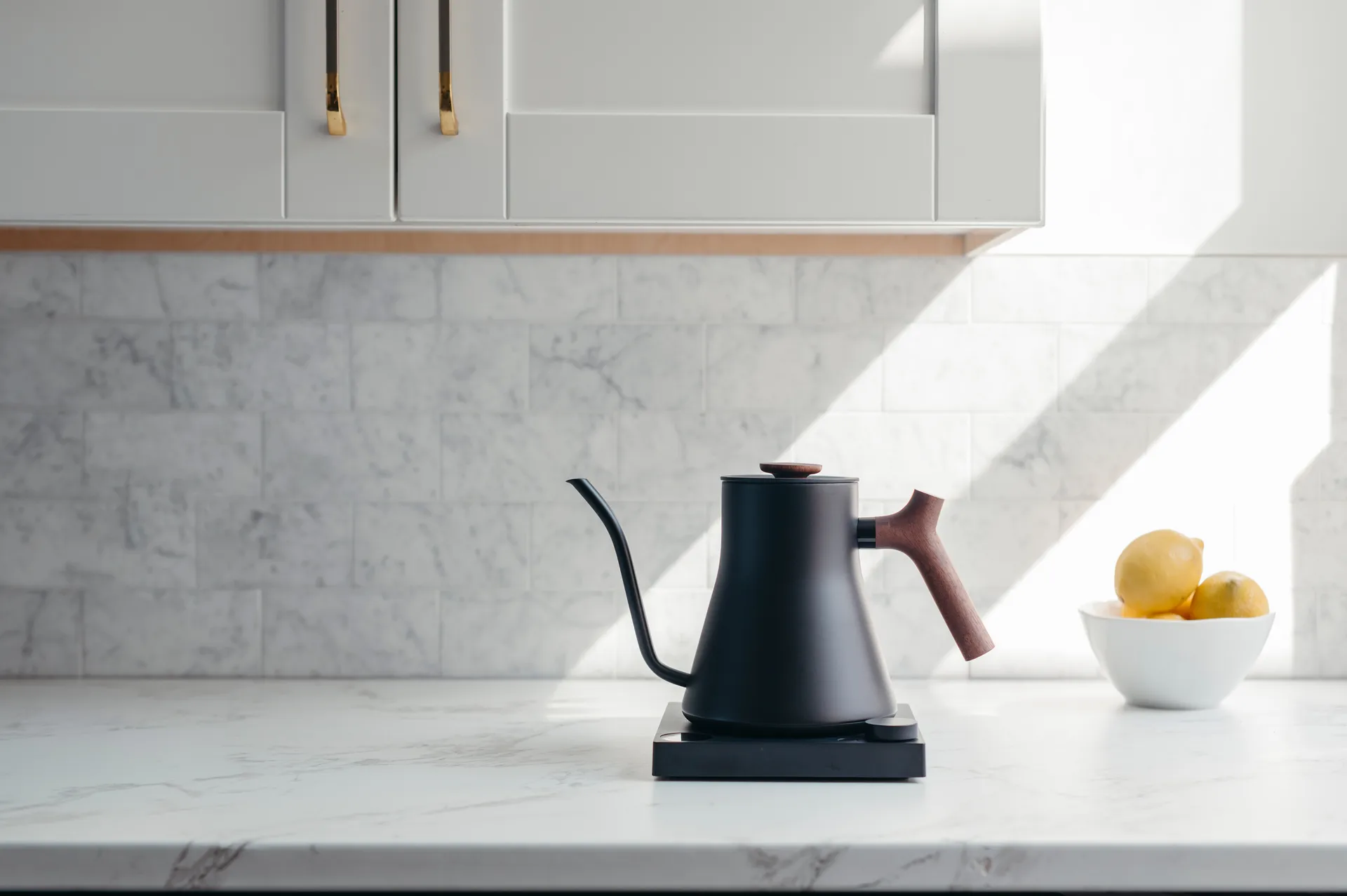 Stagg EKG Pro elektrisk elkedel 0.9 L, Matte black-walnut Fellow