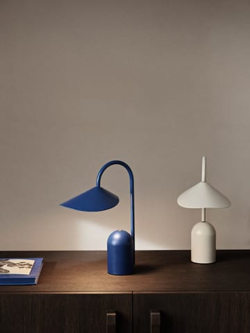 Arum bærbar lampe - Cashmere - ferm LIVING