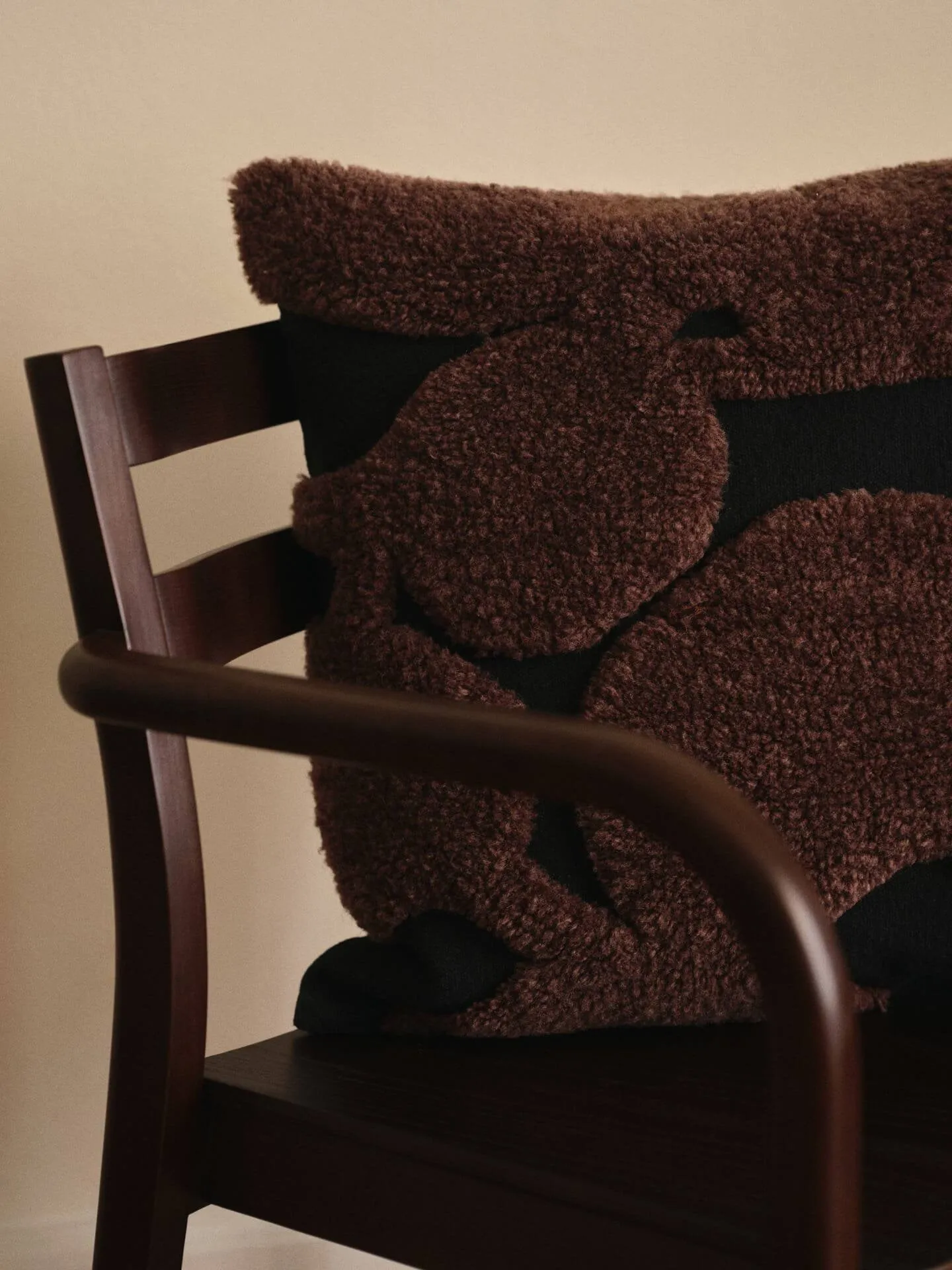 Boda armstol, Dark stained beech Ferm Living