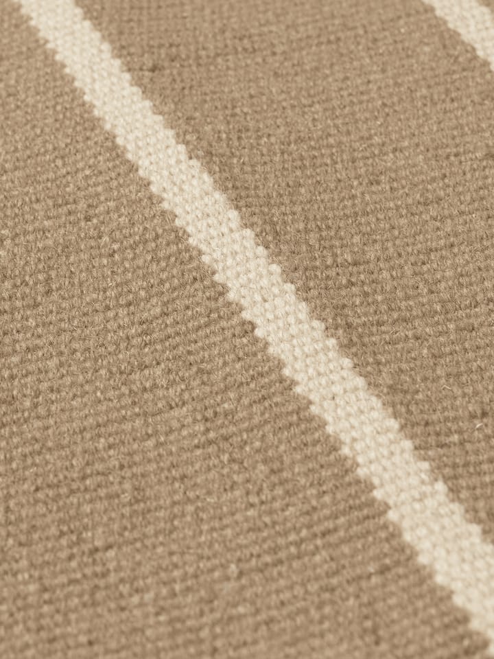 Calm kelim tæppe, Dark Sand, Off-white, 140x200 cm Ferm Living