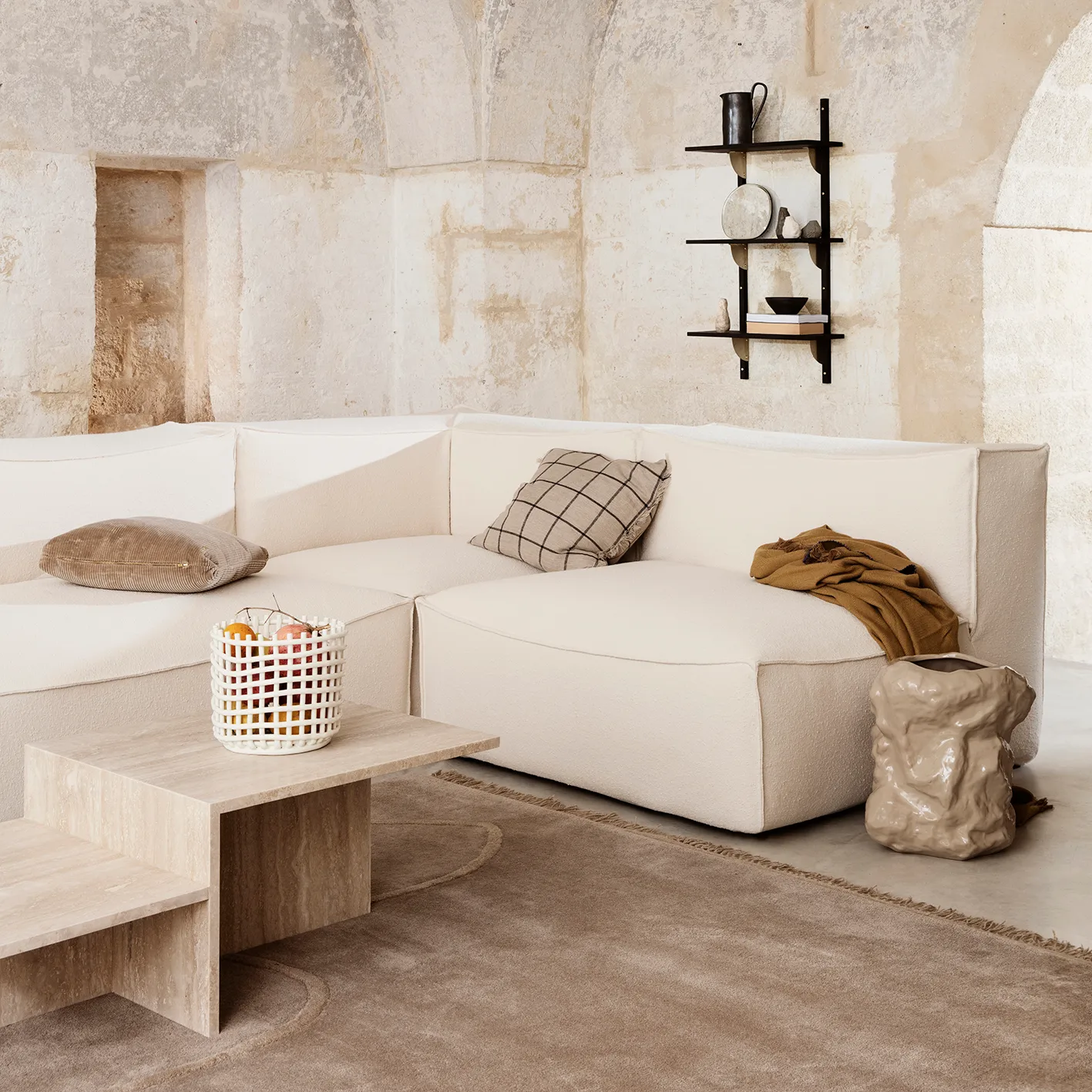 Calm pude Camel/Black, 48x48 cm Ferm Living