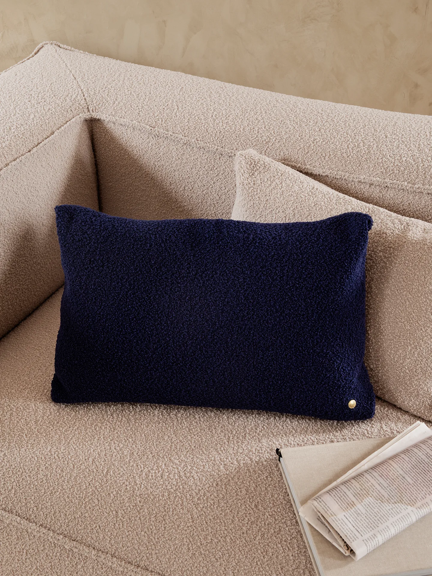 Clean pude bouclé 40x60 cm , Deep Blue Ferm Living