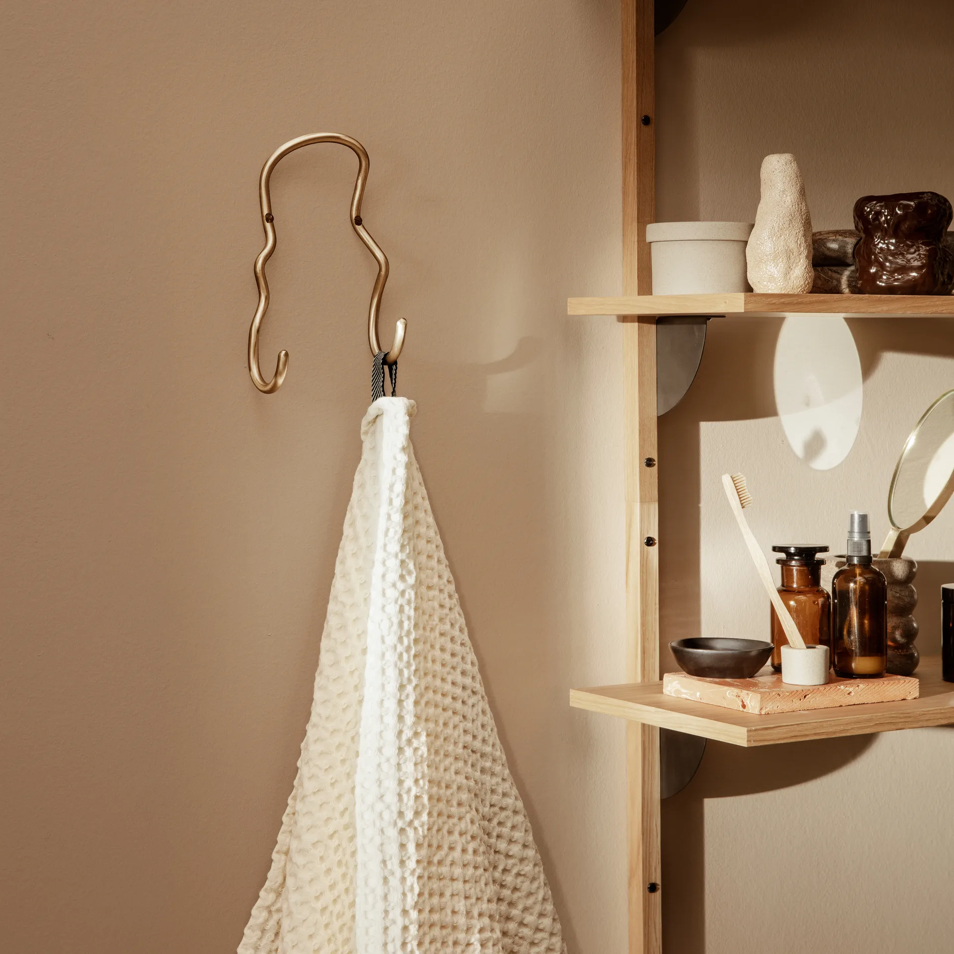 Curvature krog dobbelt, Messing Ferm Living