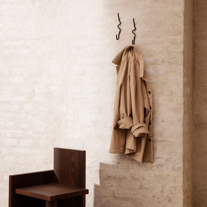 Curvature krog enkel, Sort messing Ferm Living