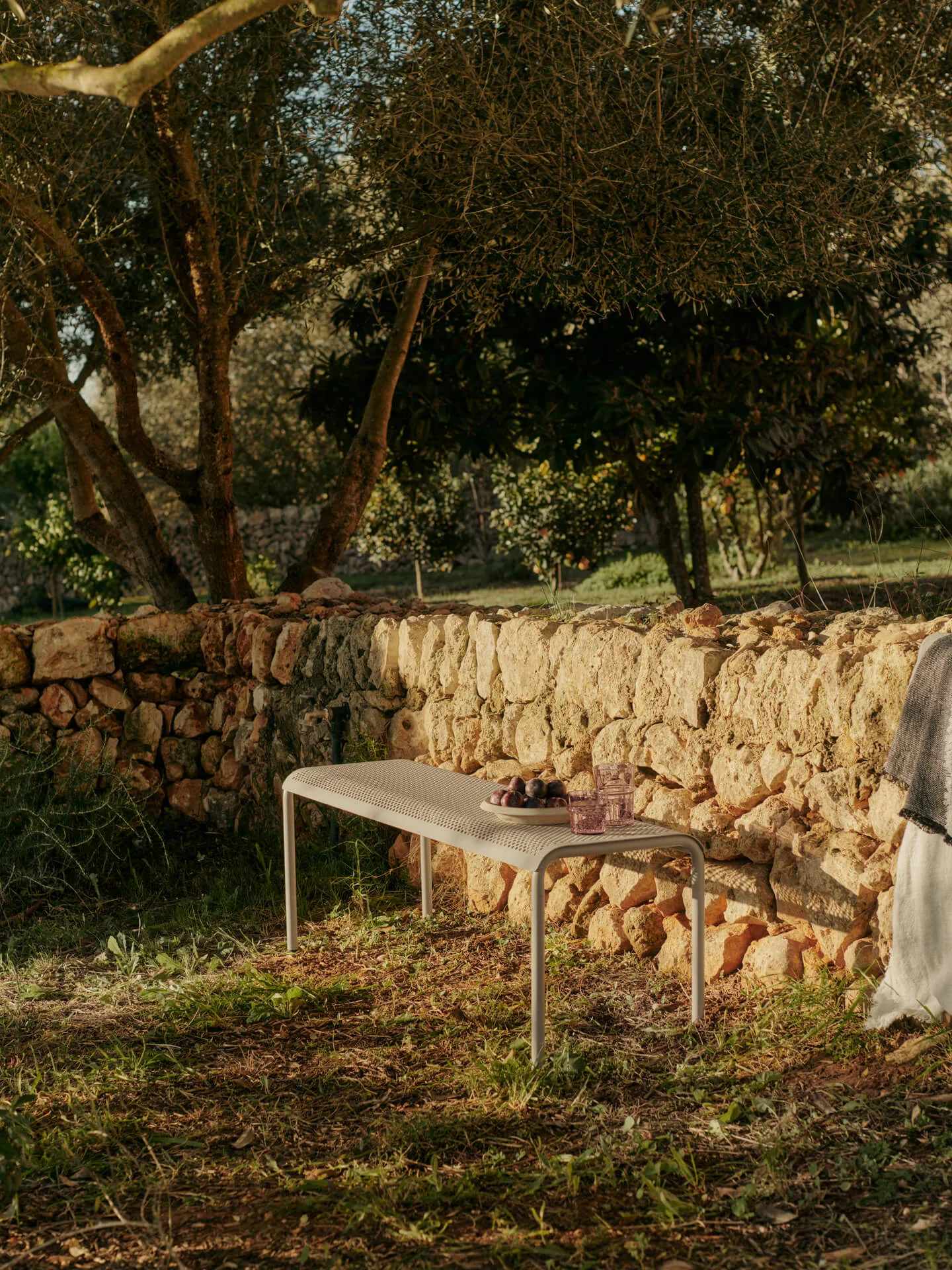 Dapple bænk 45x130x39,8 cm, Cashmere Ferm Living