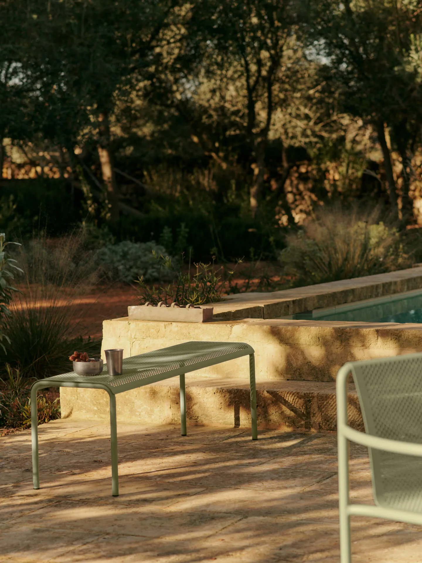 Dapple bænk 45x130x39,8 cm, Tea Green Ferm Living