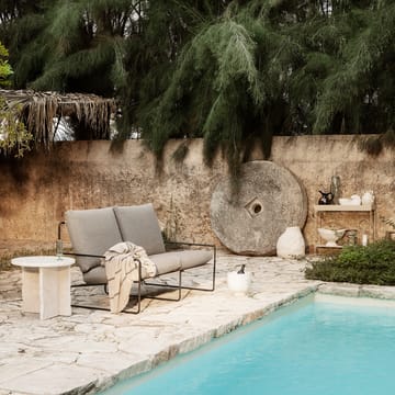 Desert 2-pers. sofa - stof dark sand, sort stel - Ferm Living