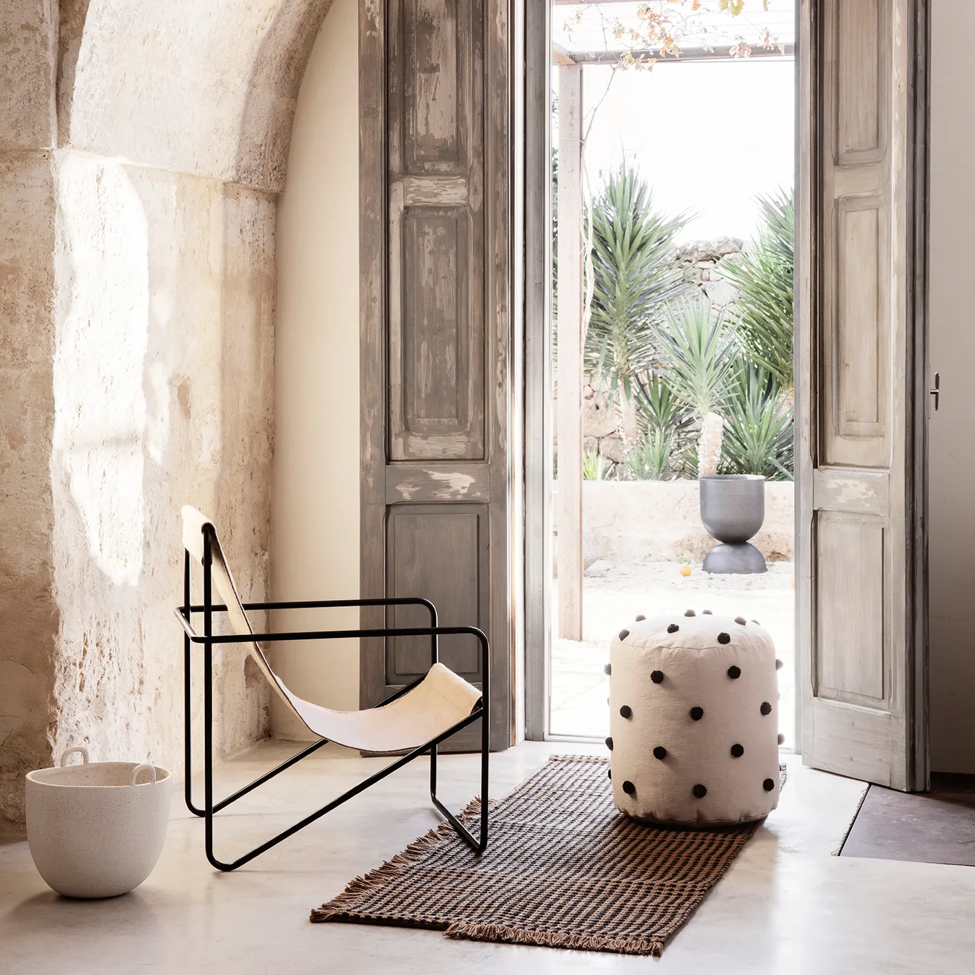 Dot puf Ø39 cm, Sand/Black Ferm Living