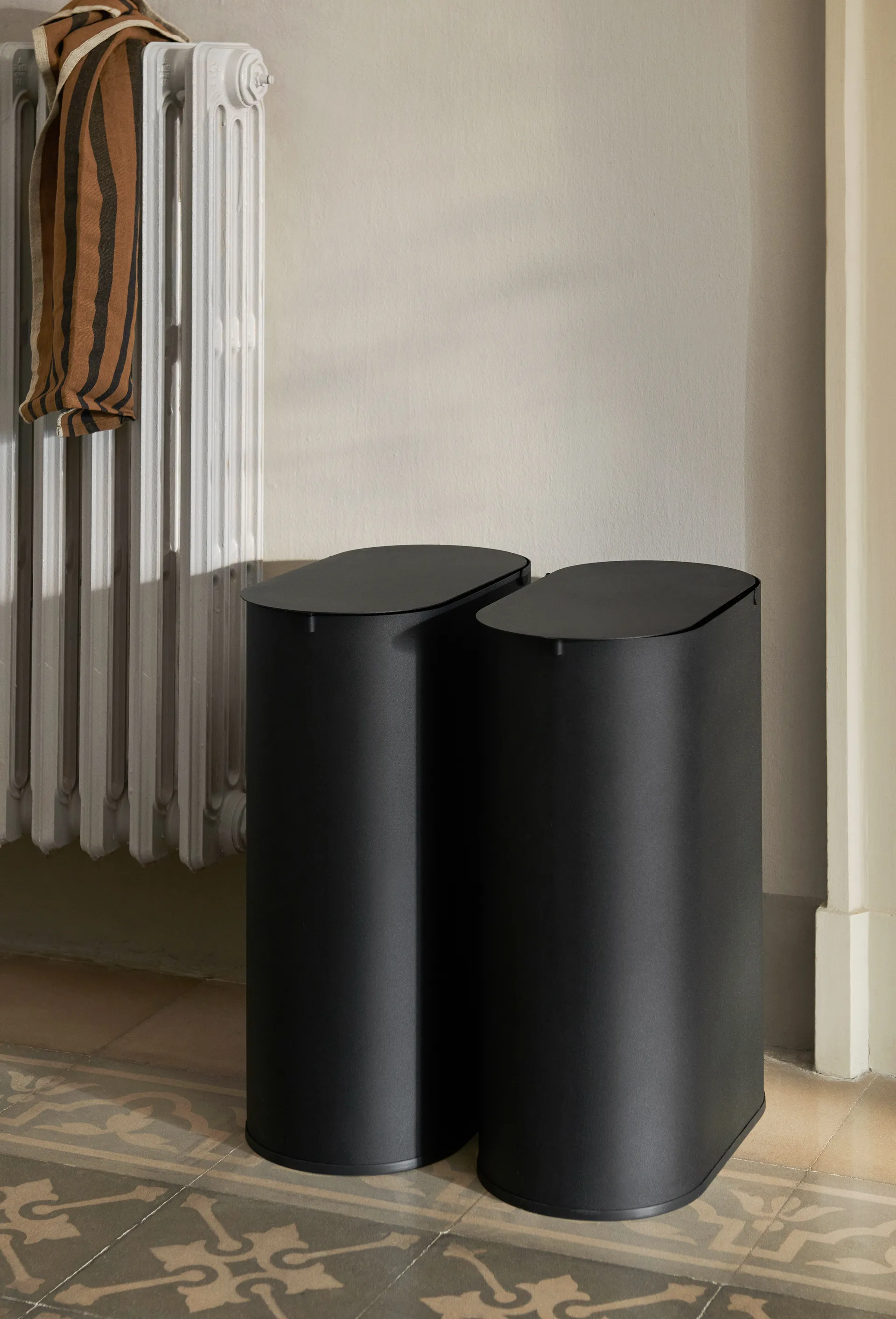Enkel affaldsspand medium, Black Ferm Living