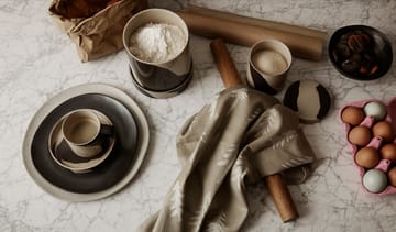 Flow tallerken 27 cm - Offwhite speckle - Ferm Living