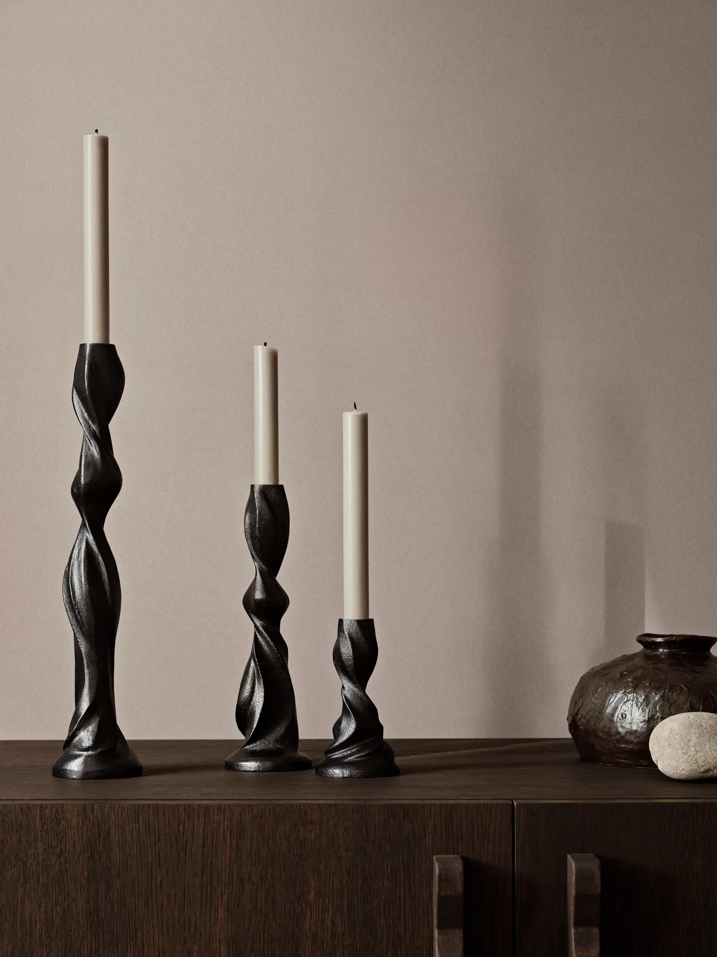 Gale lysestage 13 cm, Blackened Aluminium Ferm Living