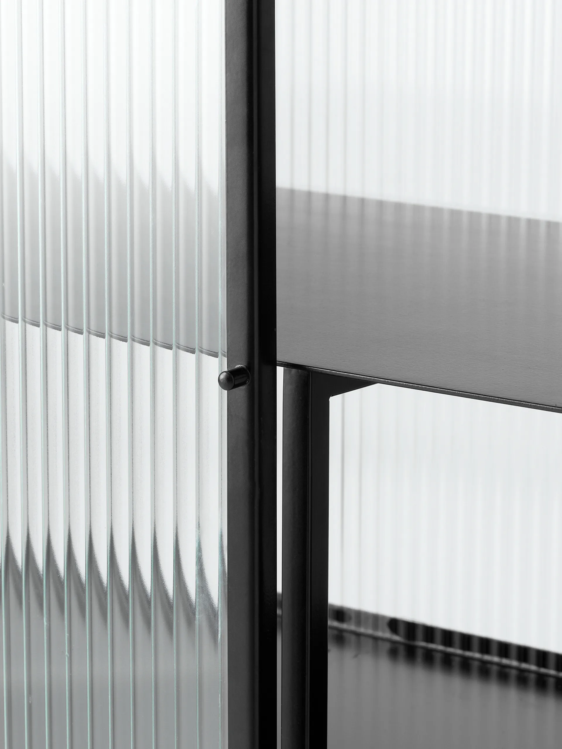 Haze sidebord, Black/Bølget glas Ferm Living