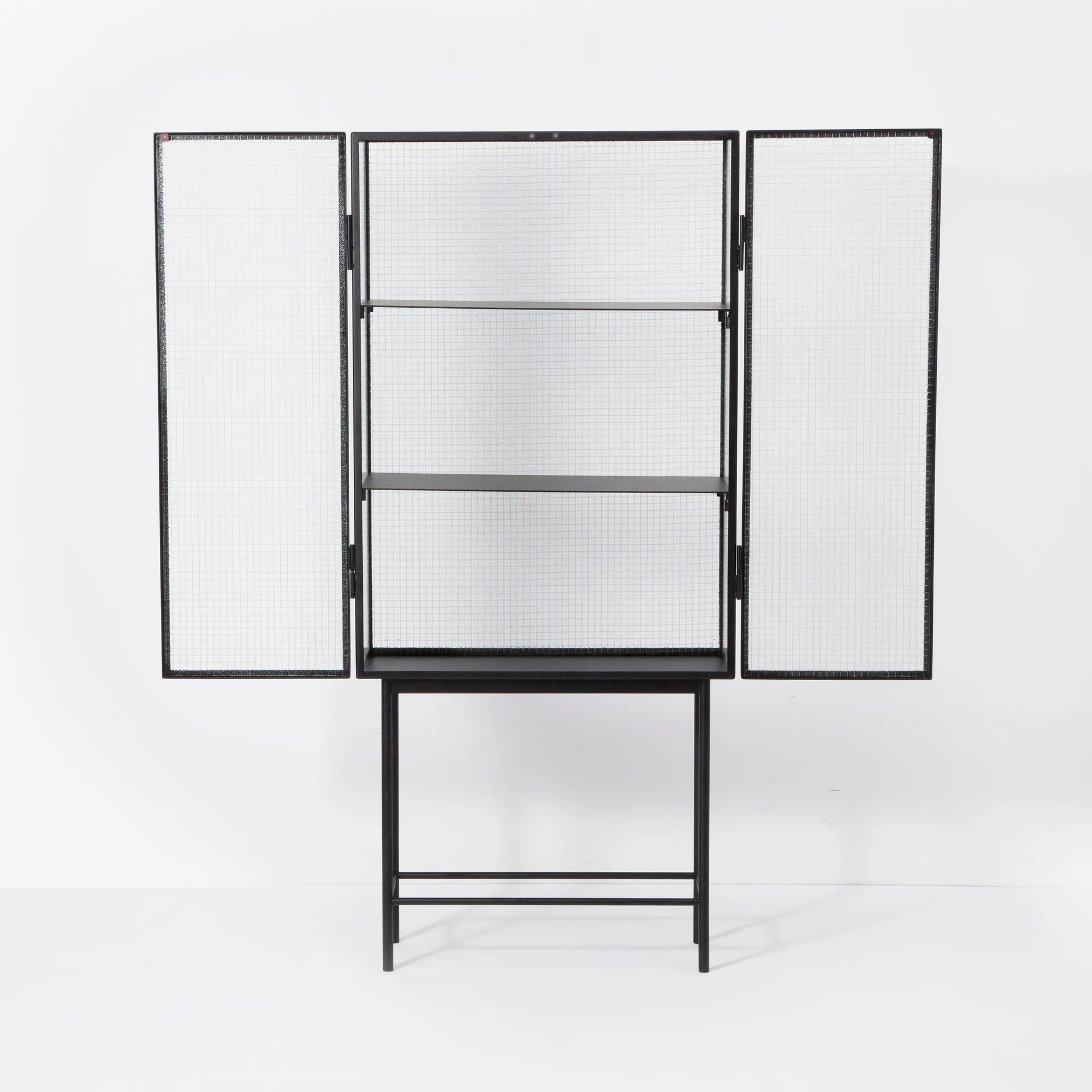 Haze vitrineskab, Sort Ferm Living