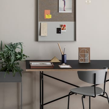 Herman stol - red brown, rødbrune ben i ask - Ferm Living