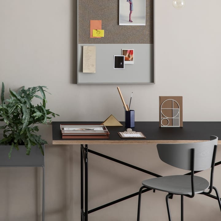 Herman stol, red brown, rødbrune ben i ask Ferm Living