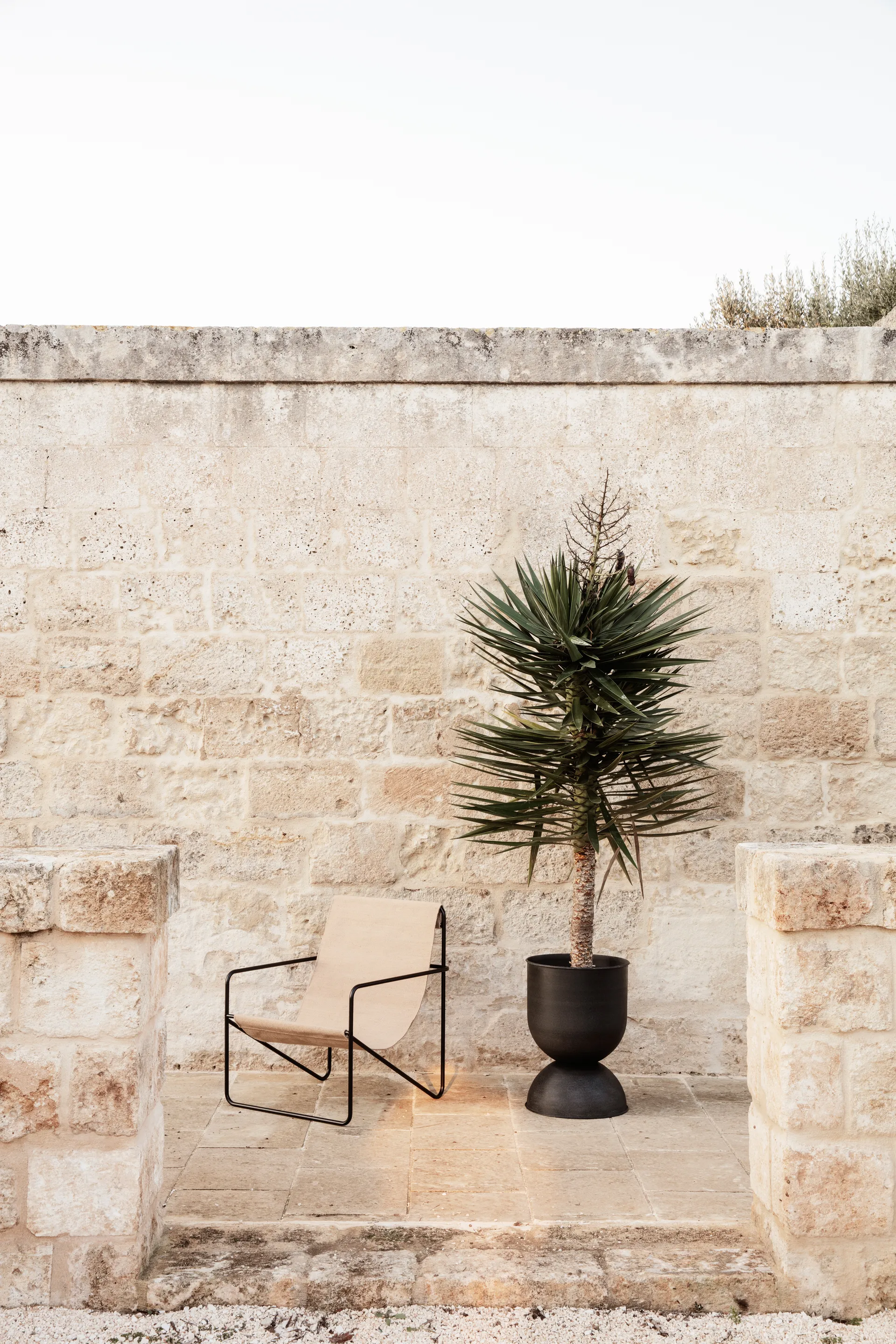 Hourglass krukke medium Ø41 cm, Sort-mørkegrå Ferm Living