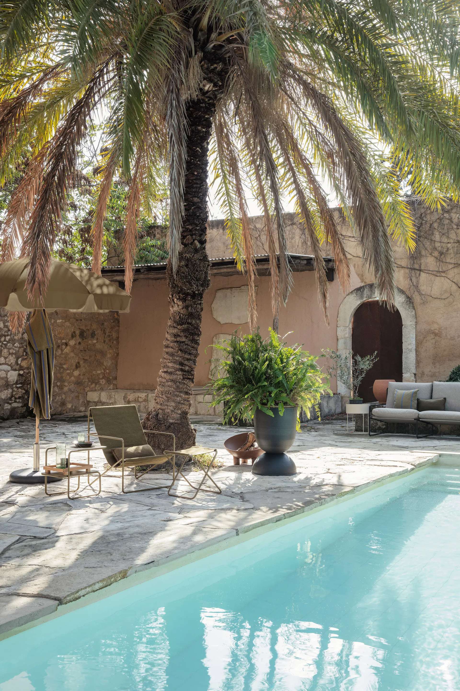 Hourglass krukke stor Ø50 cm, Sort-mørkegrå Ferm Living