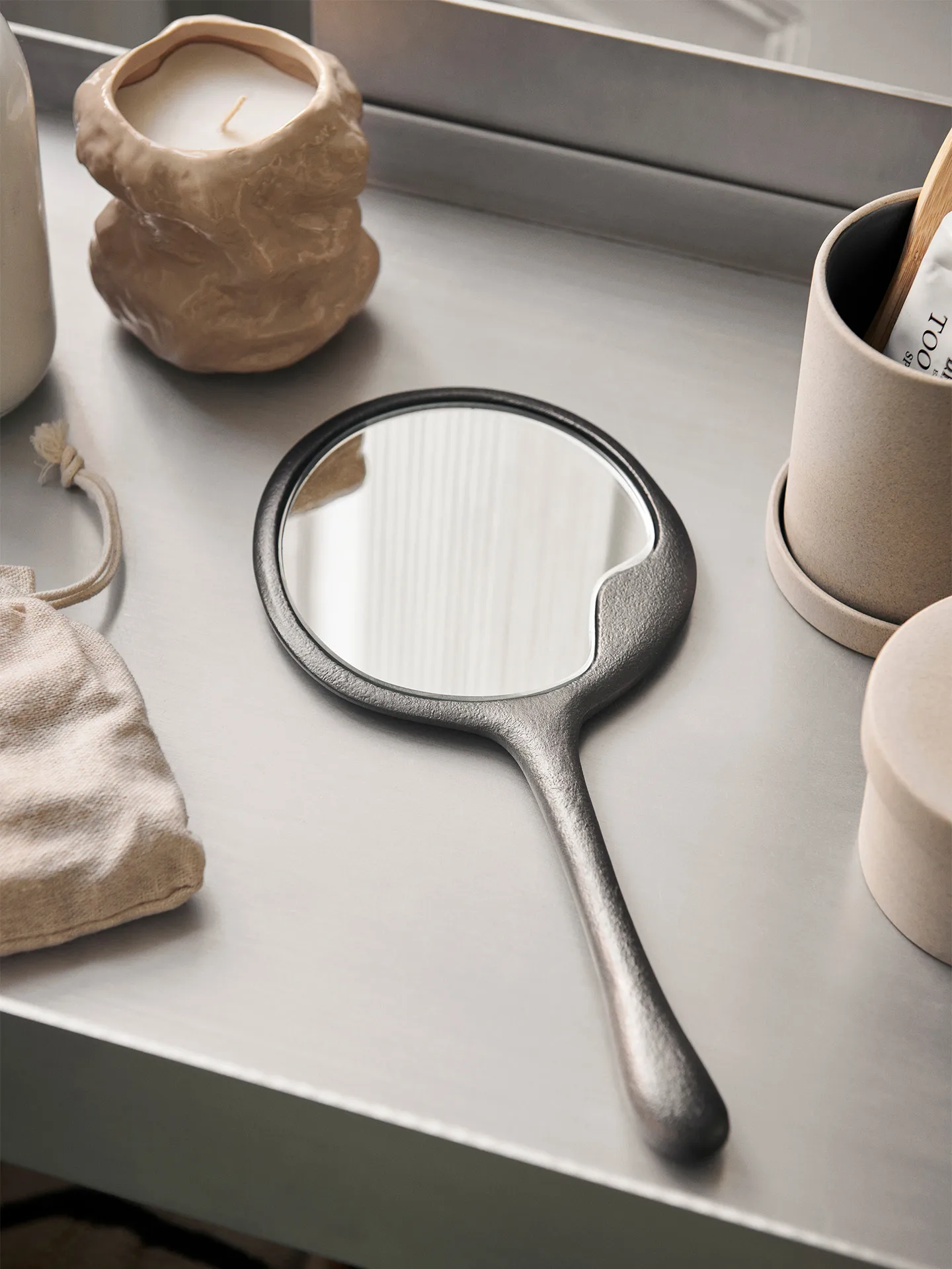 Lava håndspejl, Blackened Aluminium Ferm Living