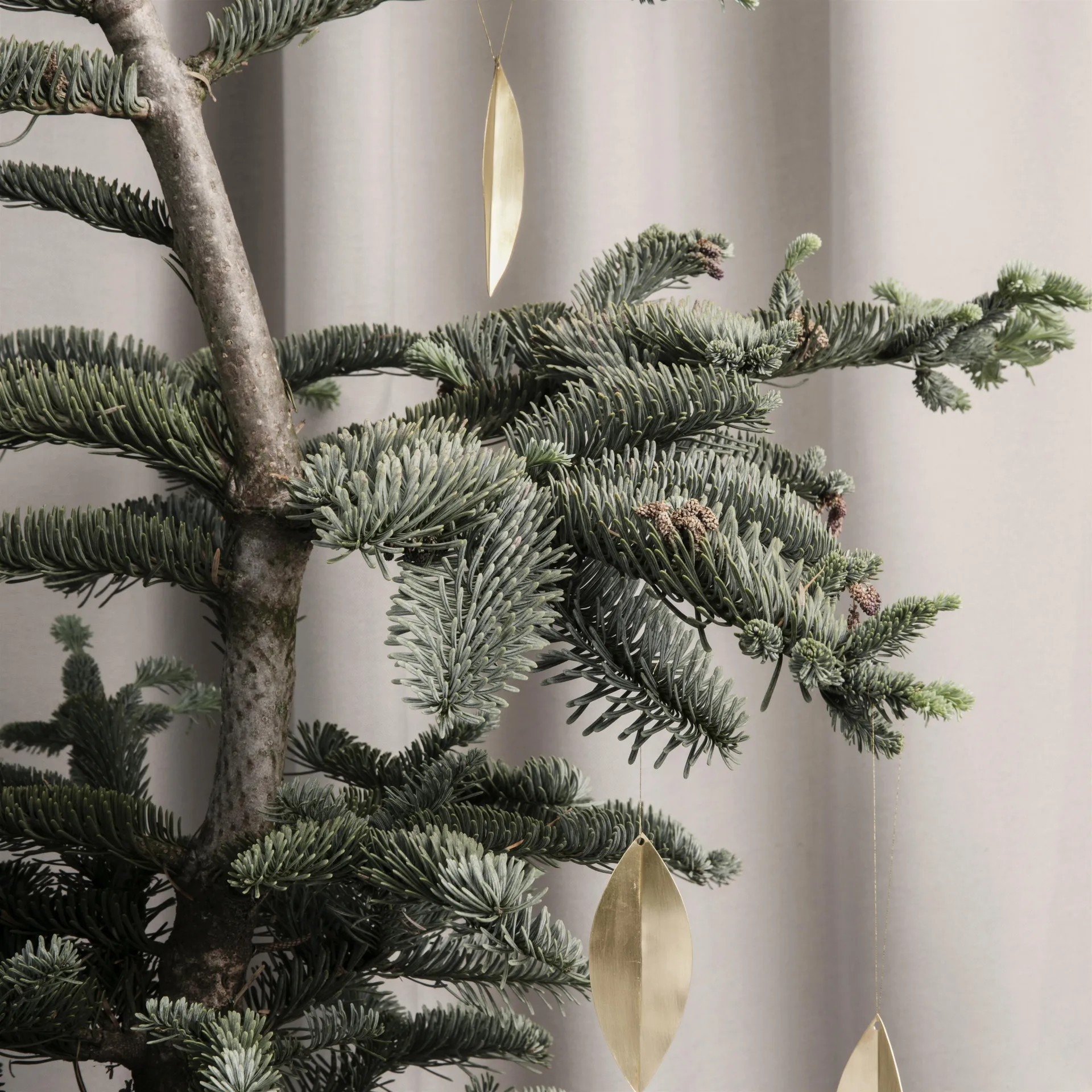 Leaf juletræspynt, Brass, 4 stk Ferm Living