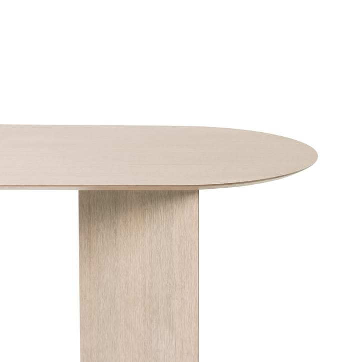 Mingle spisebord ovalt, oak natural veneer, vinkelben eg Ferm Living