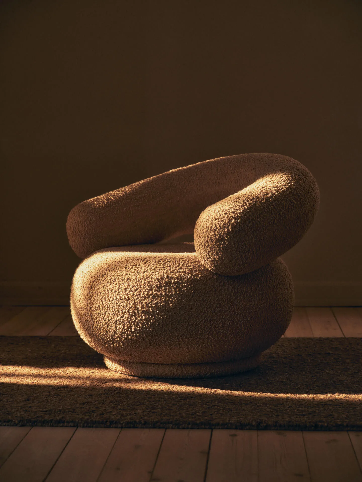 Orbo loungestol swivel, Raw bouclé - Natural Ferm Living